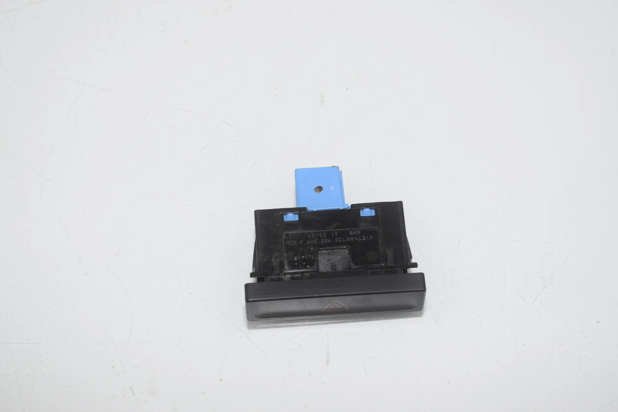 Hazard Button – OEM 700953509A · VW CRAFTER Furgon (SY_) (2016 - -) 2.0 TDI 2022
