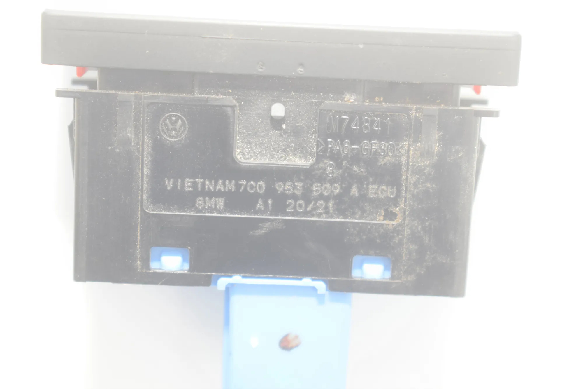 Hazard Button – OEM 700953509A · VW CRAFTER Furgon (SY_) (2016 - -) 2.0 TDI 2022 – 5