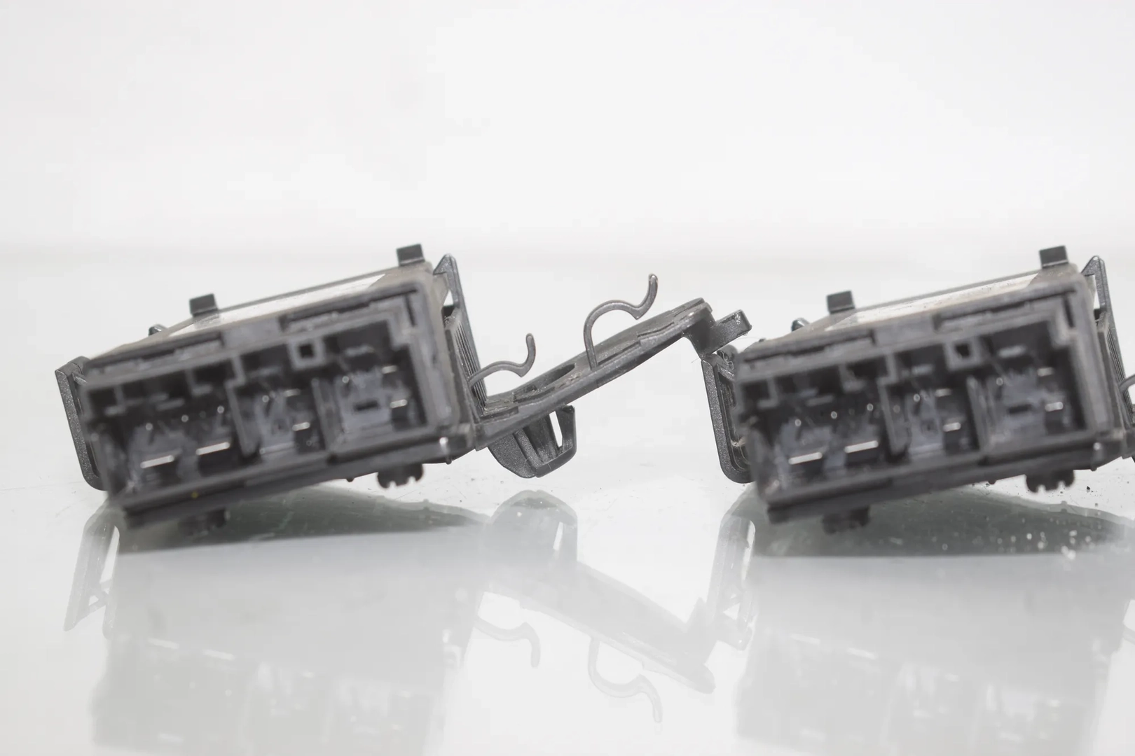 Front Left Seat Control Unit – OEM 9216468 · BMW 3 Touring (F31) 330 d xDrive 2014 – 4