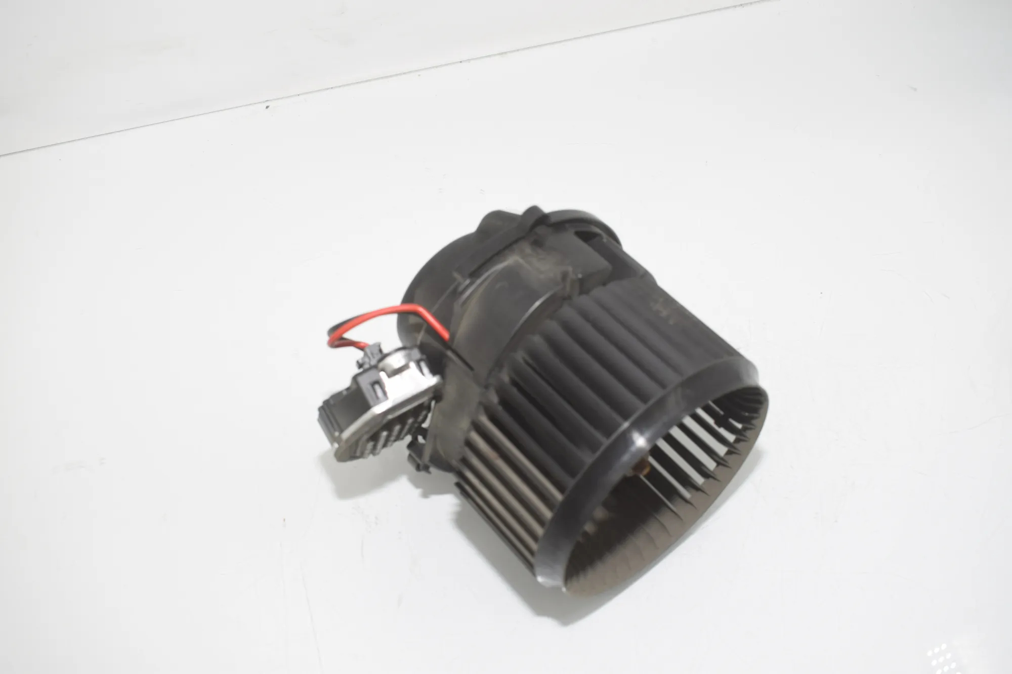 Heater Blower Fan – OEM 9297751 · BMW i3 (I01) Hybrid 2014 – 2