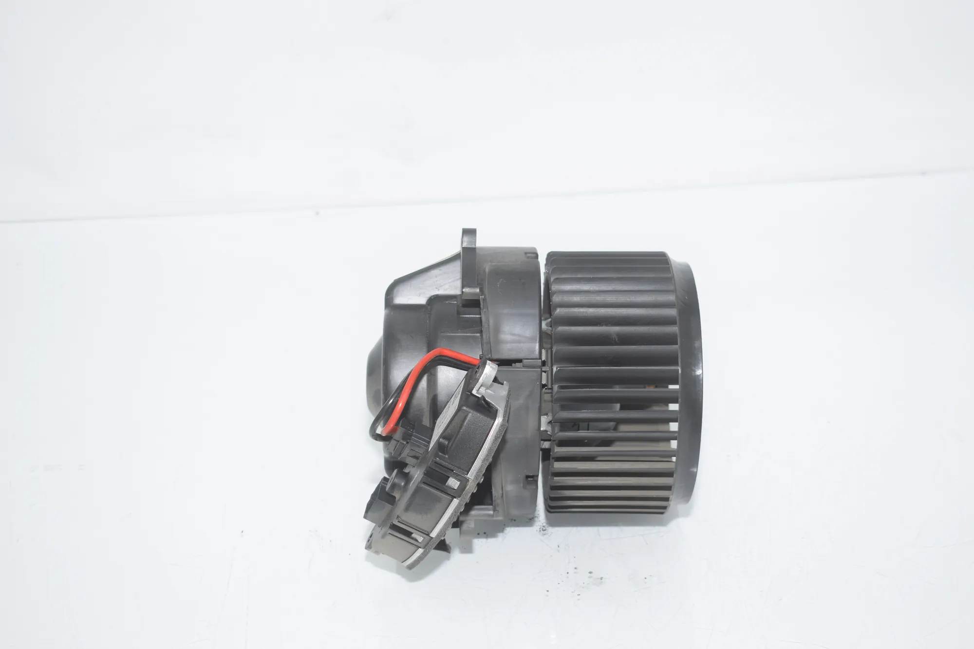 Heater Blower Fan – OEM 9297751 · BMW i3 (I01) Hybrid 2014 – 3