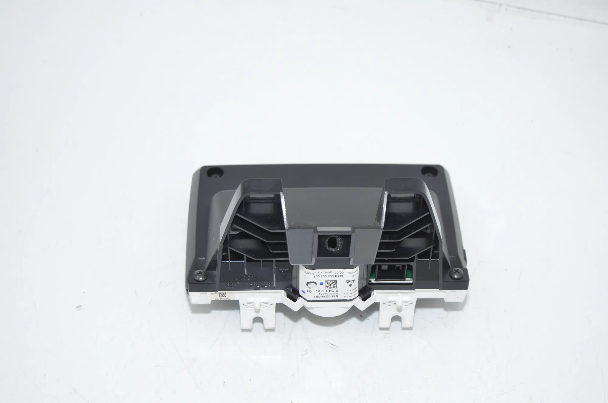 Instrument Cluster Speedometer – OEM 9343696 · BMW i3 (I01) Hybrid 2014 – 4