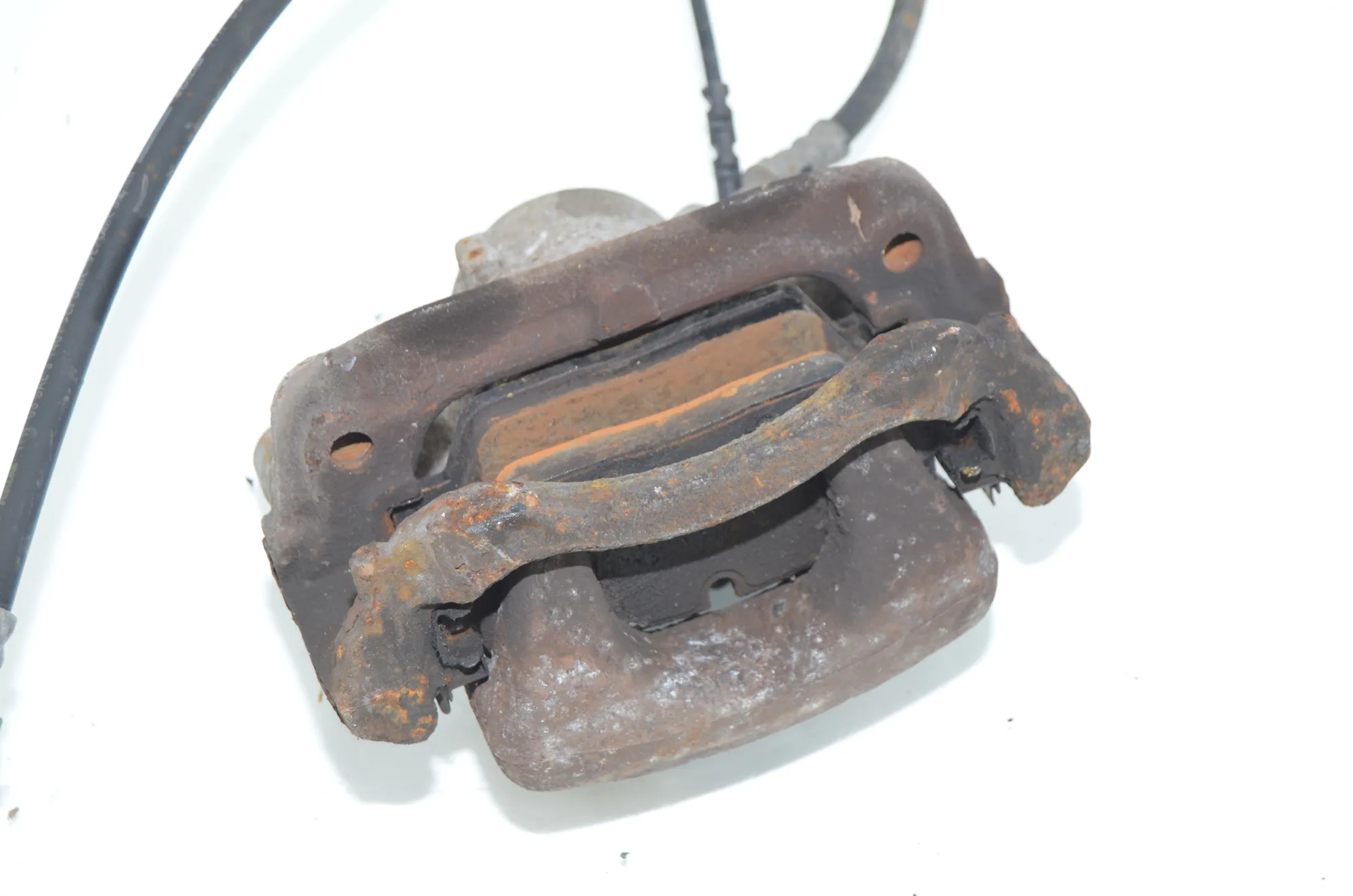 Front Left Brake Caliper – OEM 6860269 · BMW i3 (I01) Hybrid 2014 – 4