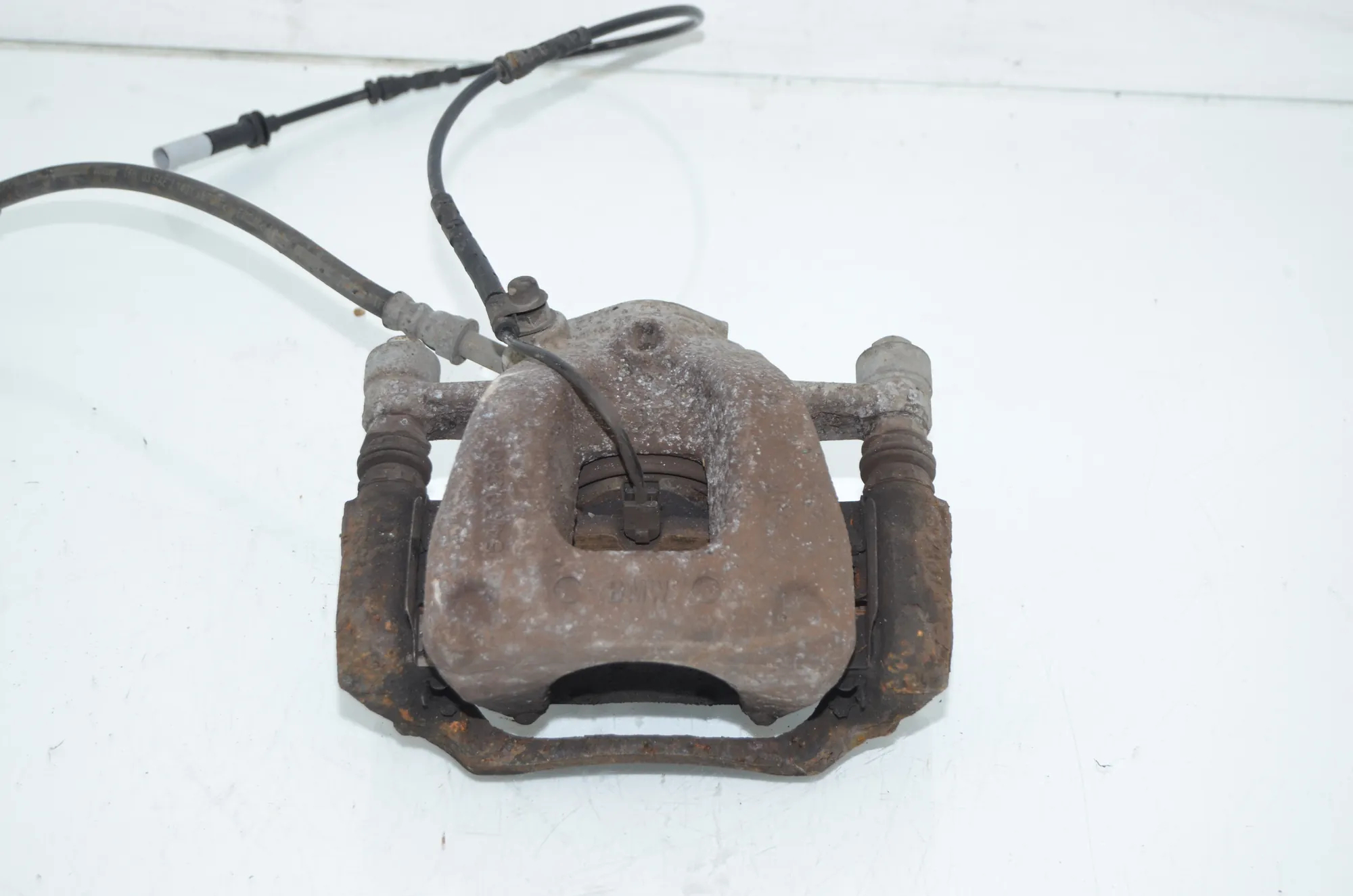 Front Left Brake Caliper – OEM 6860269 · BMW i3 (I01) Hybrid 2014