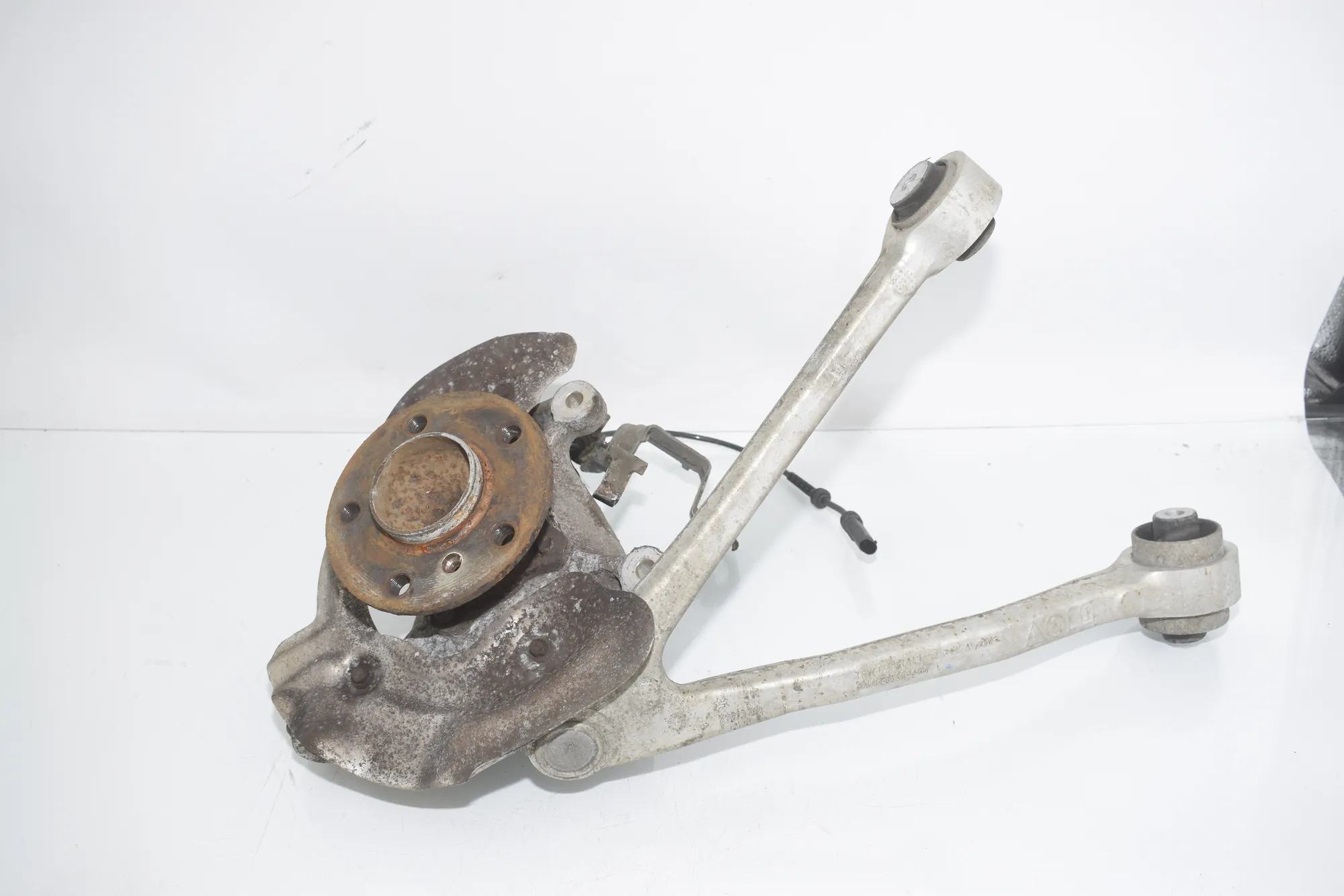 Front Left Wheel Hub – OEM 6852159 · BMW i3 (I01) Hybrid 2014 – 2