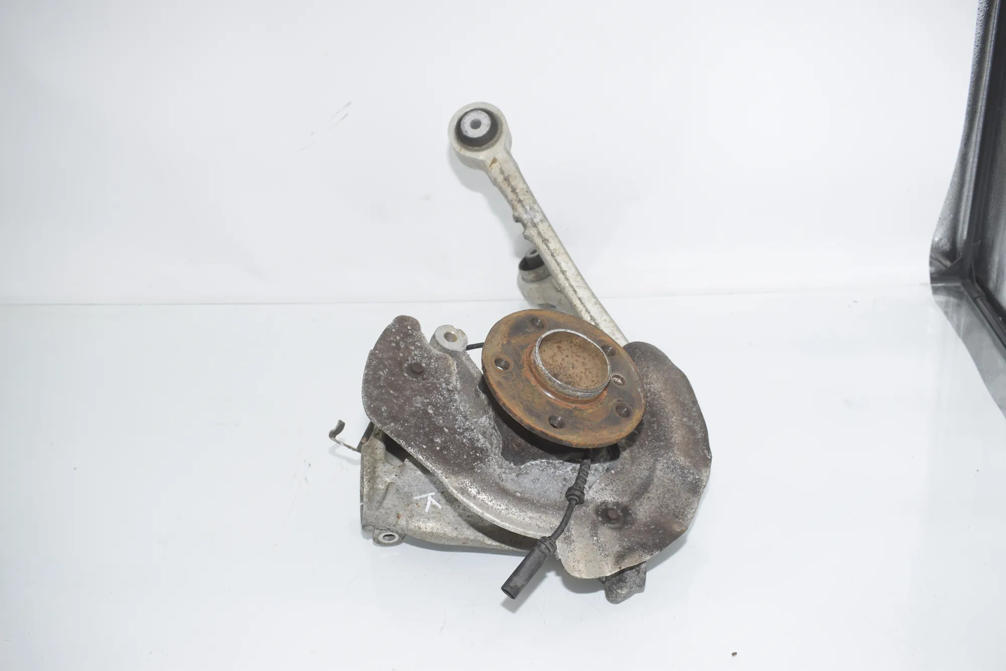 Front Left Wheel Hub – OEM 6852159 · BMW i3 (I01) Hybrid 2014 – 3