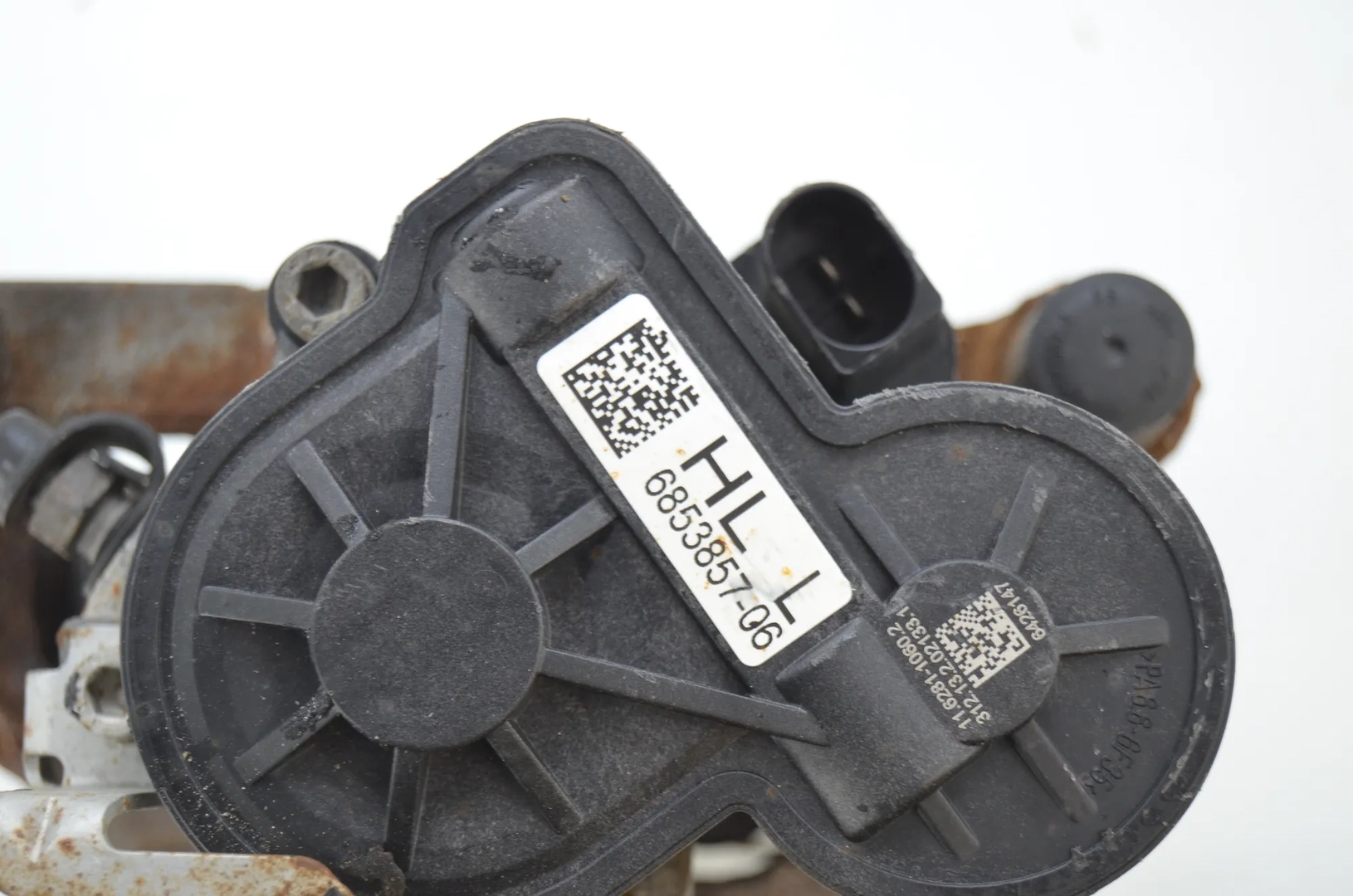 Rear Left Brake Caliper – OEM 6853857 · BMW i3 (I01) Hybrid 2014 – 4