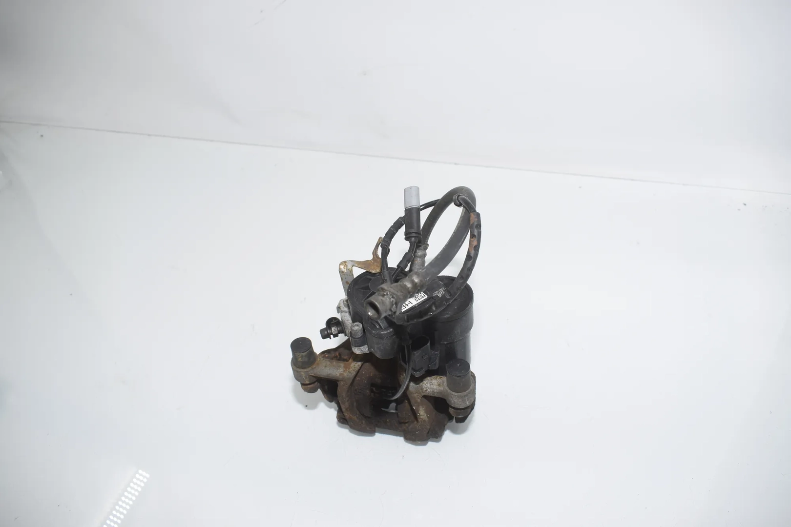 Rear Right Brake Caliper – OEM 6853858 · BMW i3 (I01) Hybrid 2014 – 2