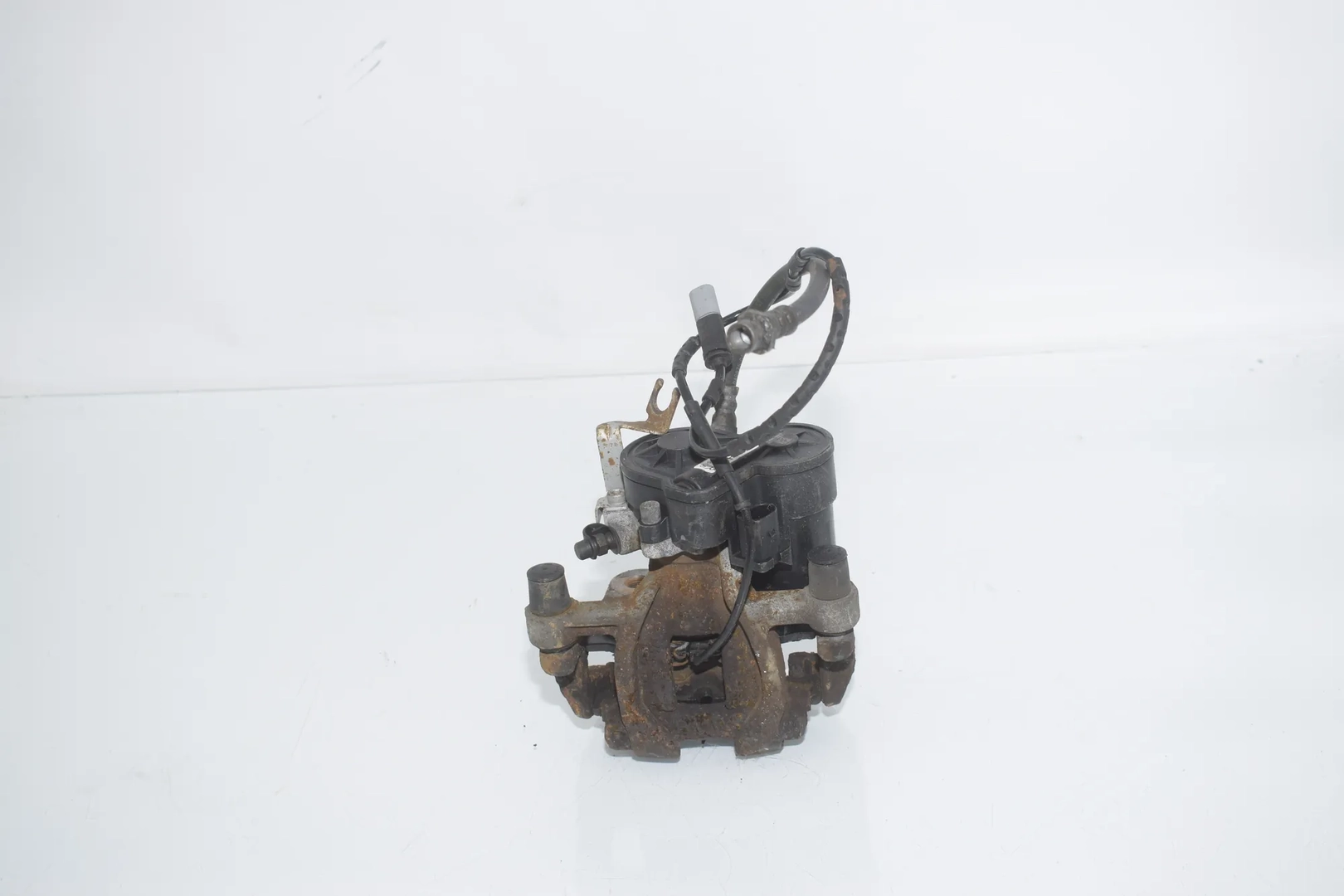 Rear Right Brake Caliper – OEM 6853858 · BMW i3 (I01) Hybrid 2014