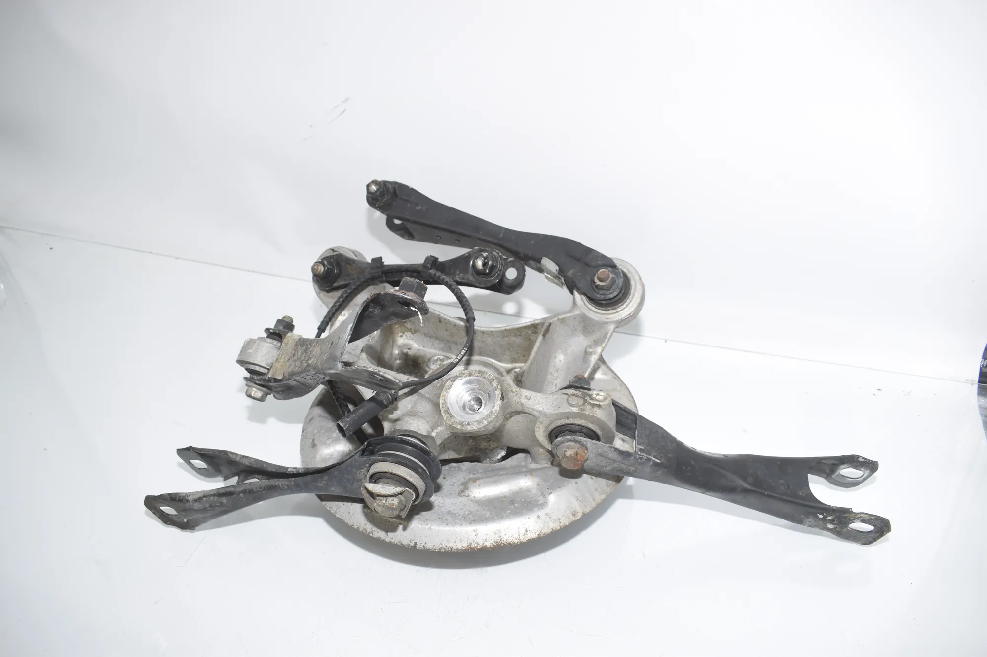 Rear Left Wheel Hub Spindle – OEM 6852269 · BMW i3 (I01) Hybrid 2014 – 2