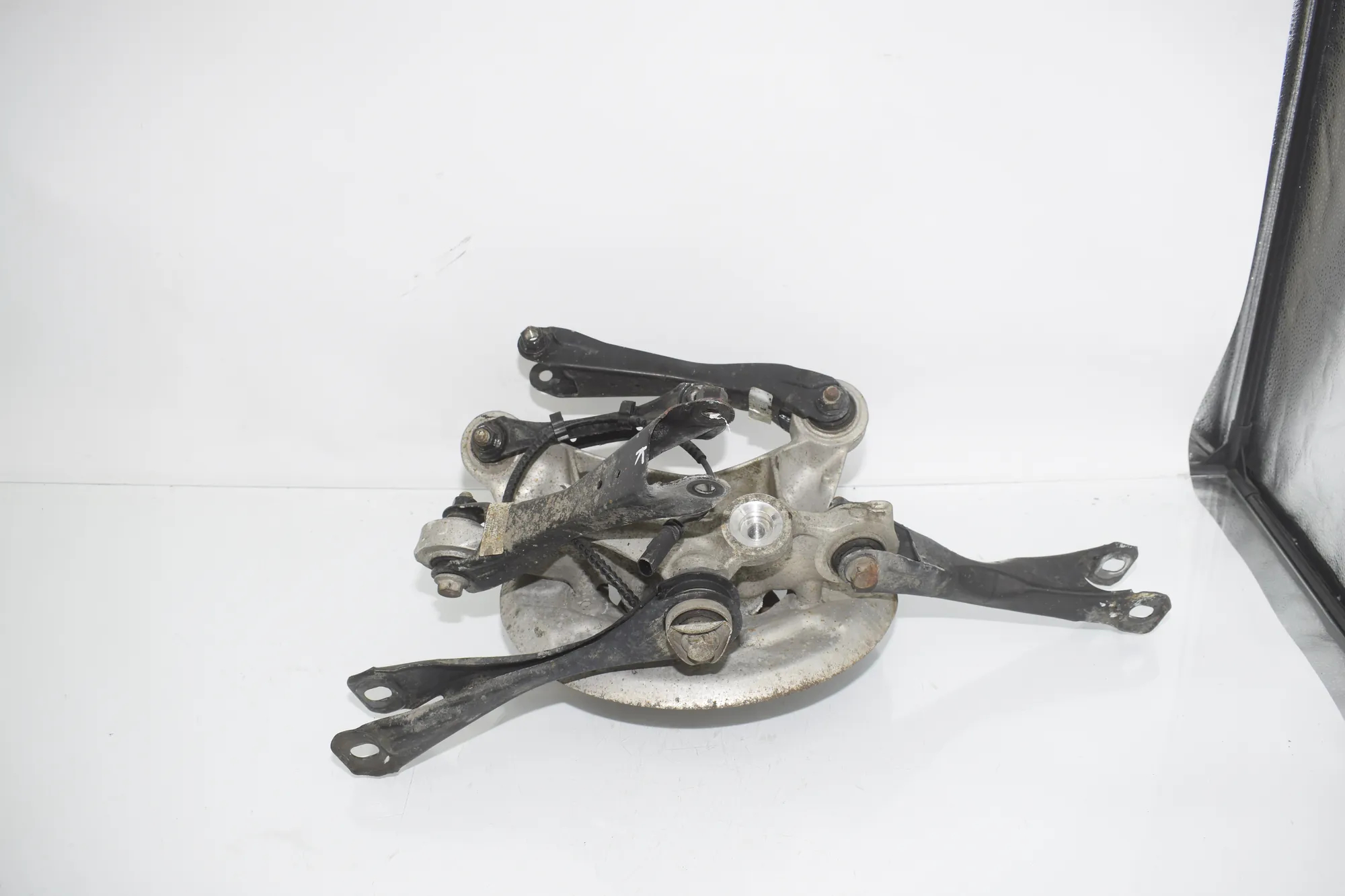 Rear Left Wheel Hub Spindle – OEM 6852269 · BMW i3 (I01) Hybrid 2014