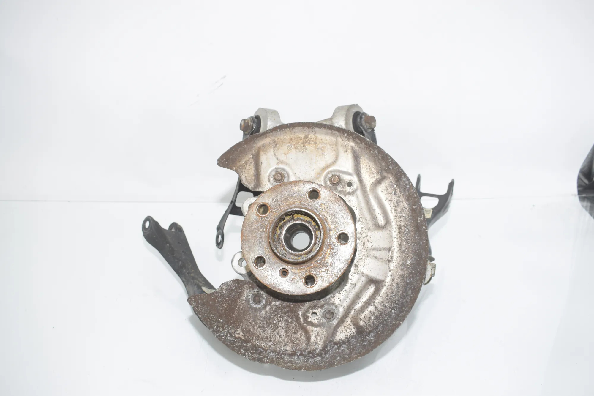 Rear Left Wheel Hub Spindle – OEM 6852269 · BMW i3 (I01) Hybrid 2014 – 4