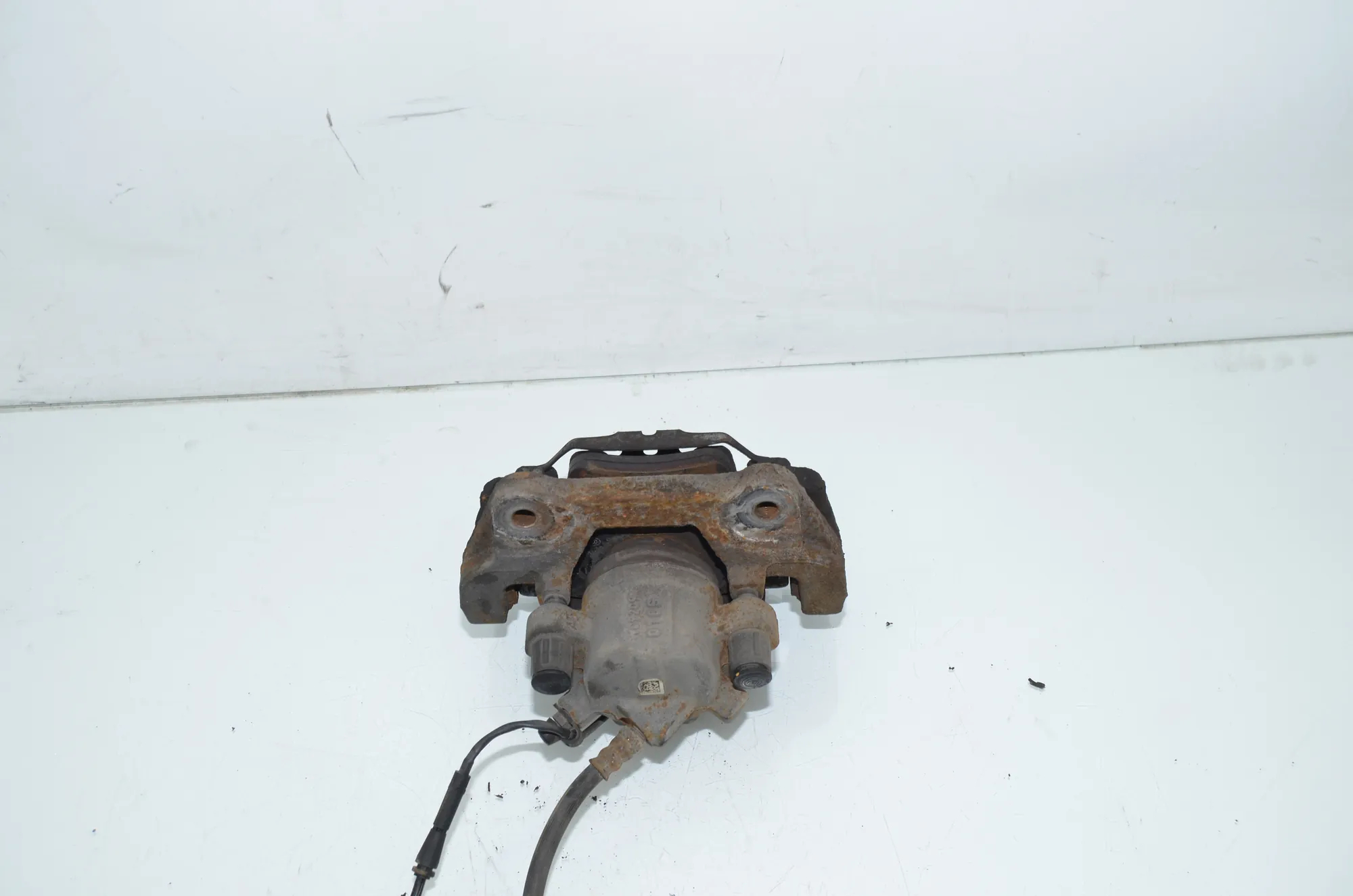 Front Left Brake Caliper – OEM 6850969 · BMW 3 Touring (F31) 330 d xDrive 2014 – 4