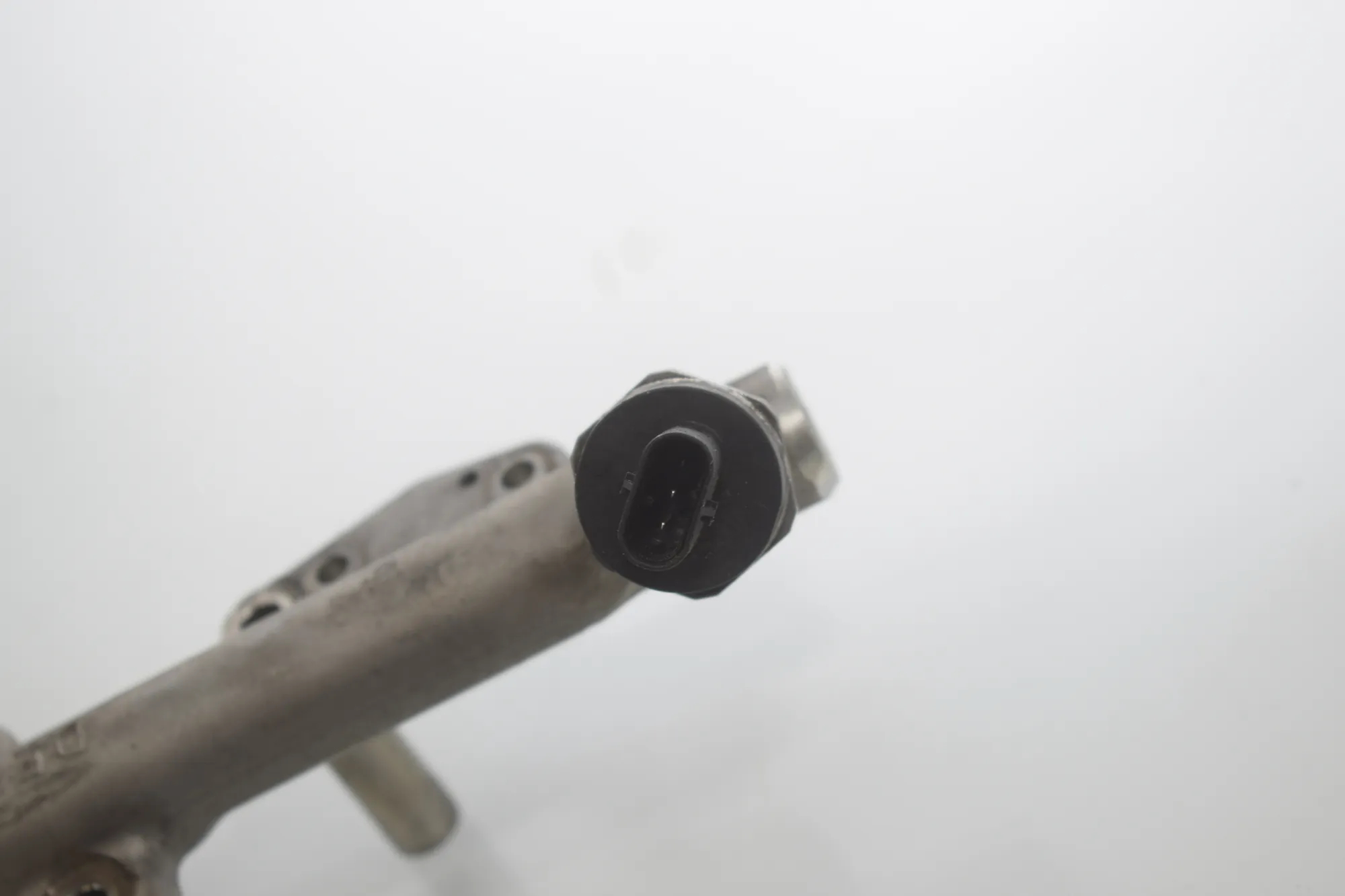 Fuel Rail – OEM 8694198 · BMW 5 (G30) BMW 5 (G30) 530 e iPerformance xDrive 2019 – 4