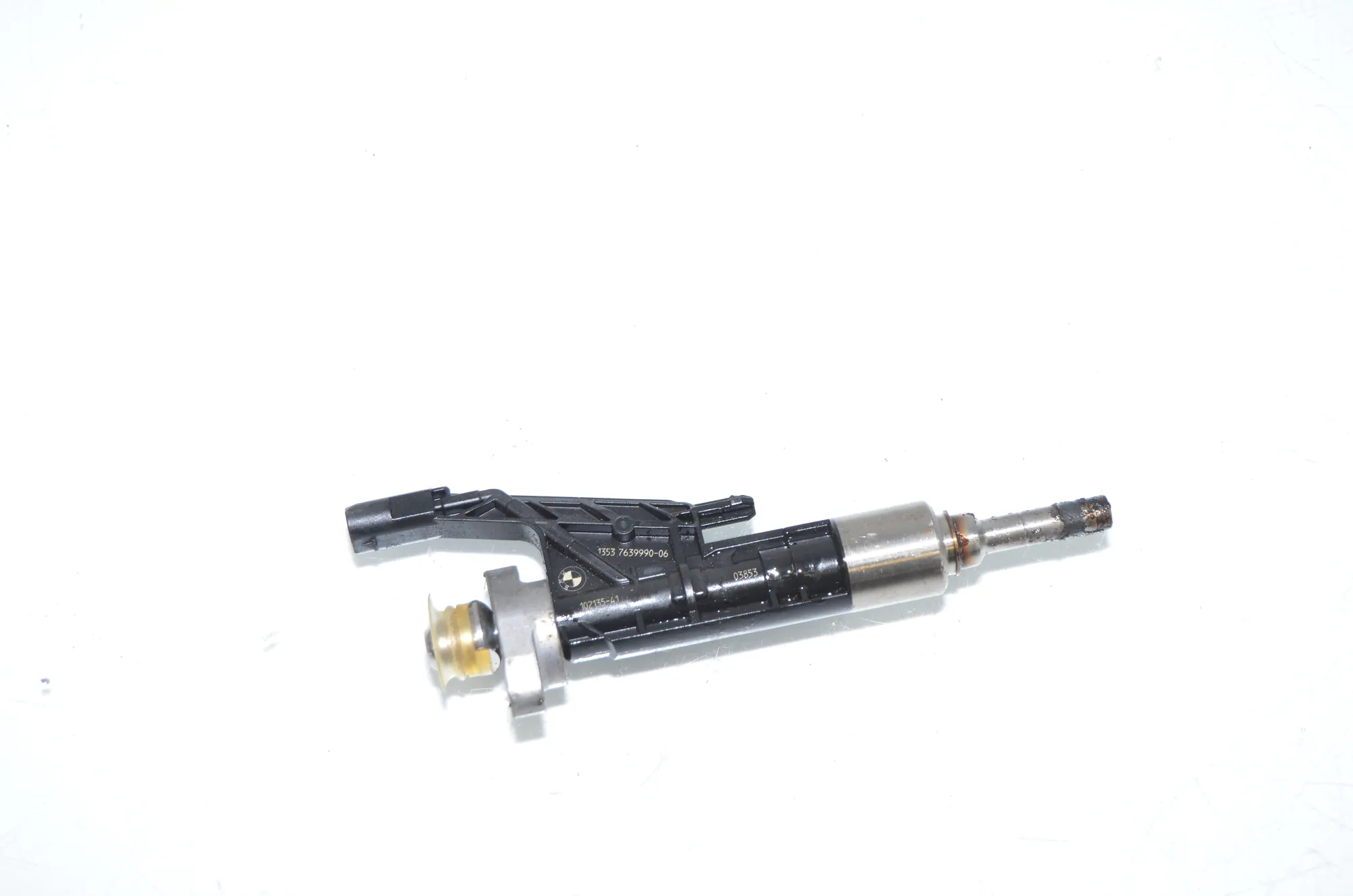 Fuel Injector – OEM 7639990 · BMW 5 (G30) BMW 5 (G30) 530 e iPerformance 2019 – 3