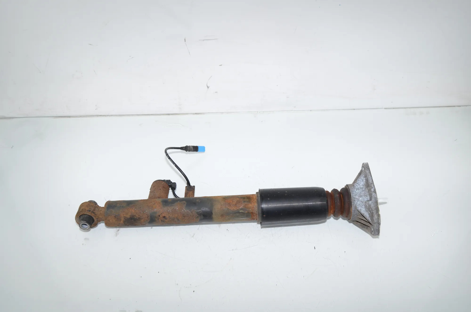 Rear Left Shock Absorber – OEM 6793911 · BMW 3 Touring (F31) 330 d xDrive 2014