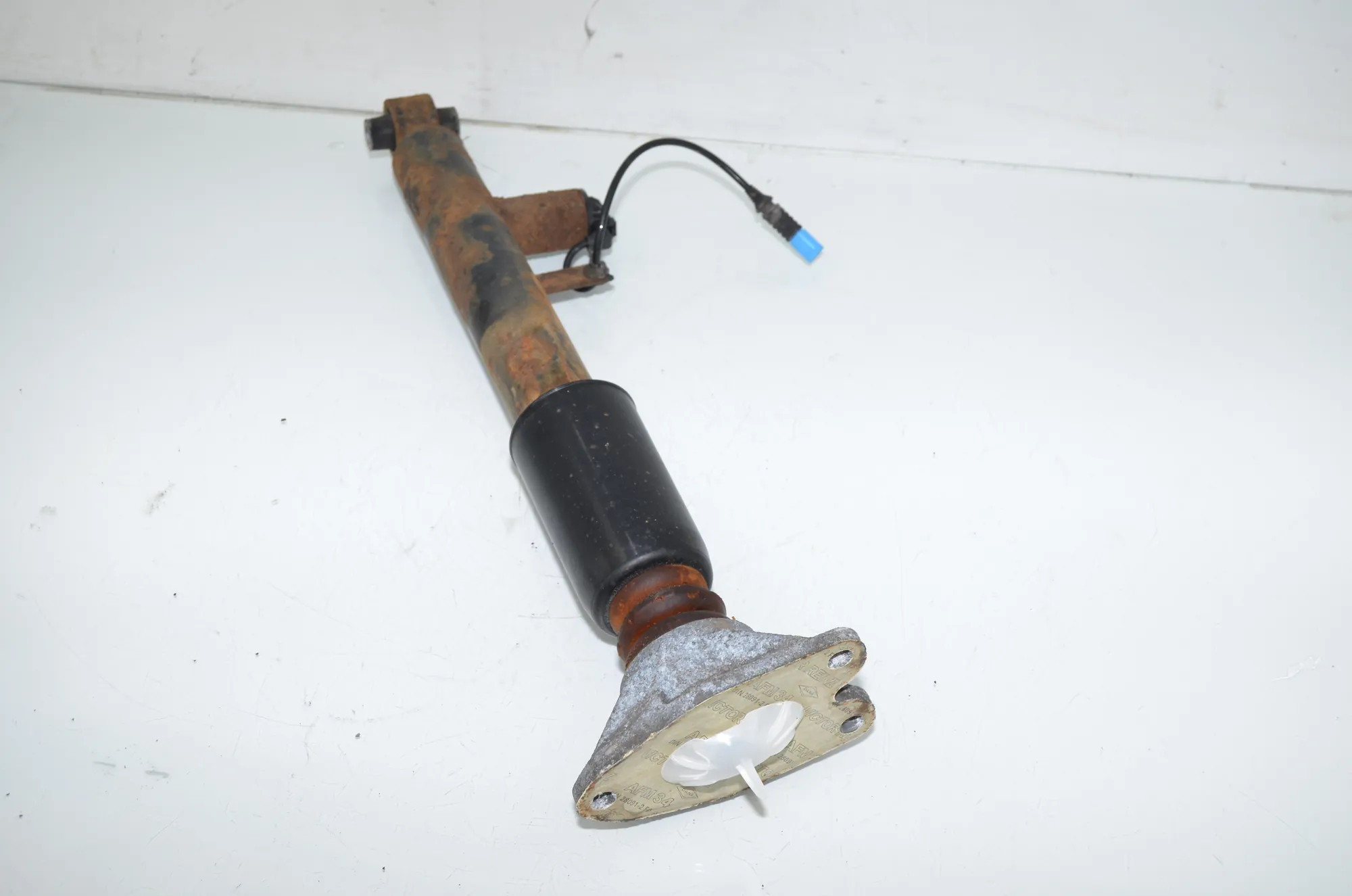 Rear Left Shock Absorber – OEM 6793911 · BMW 3 Touring (F31) 330 d xDrive 2014 – 2