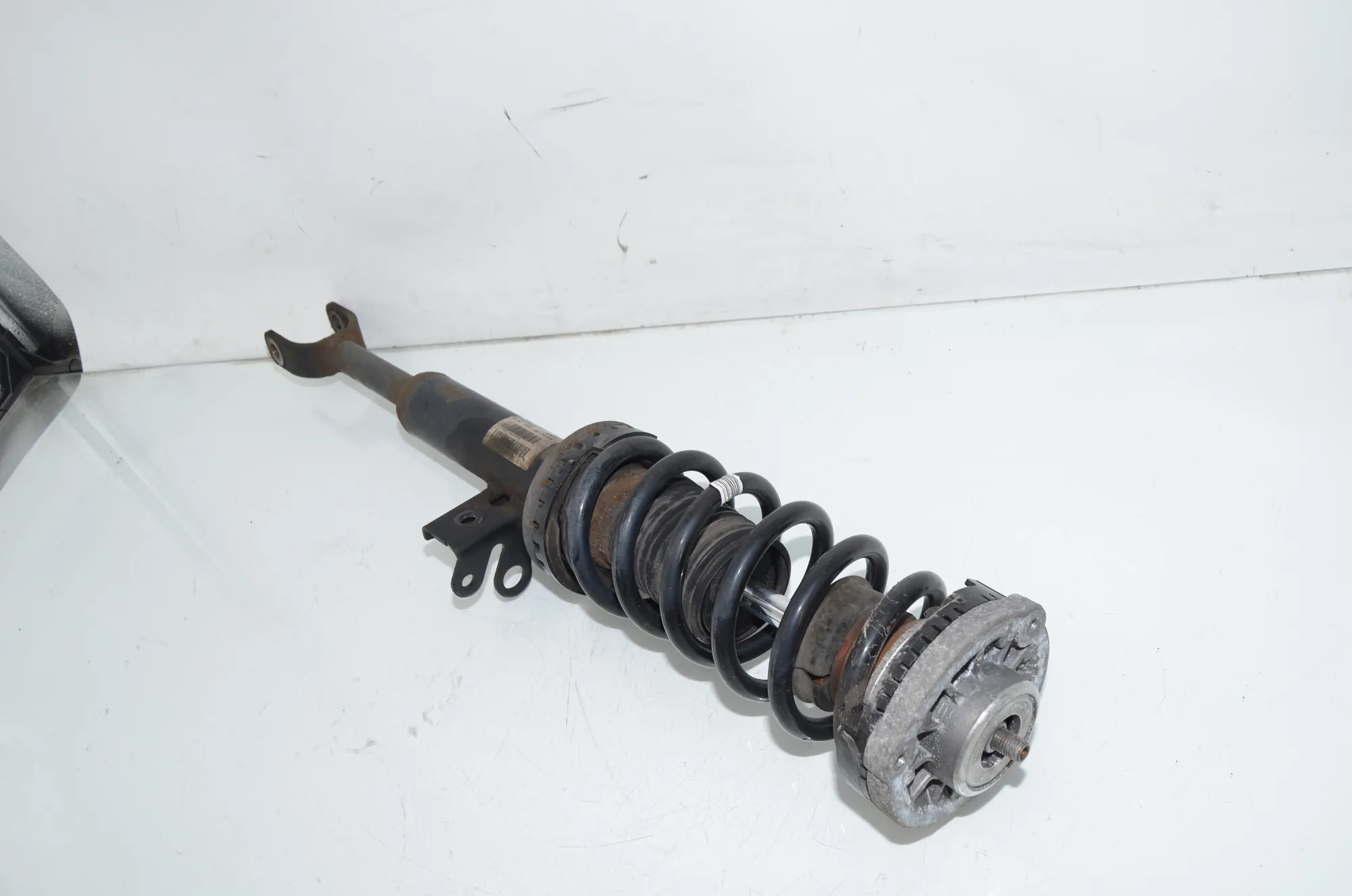 Front Left Shock Absorber – OEM 6797767 · BMW 5 Touring (F11) 530 d 2011 – 2