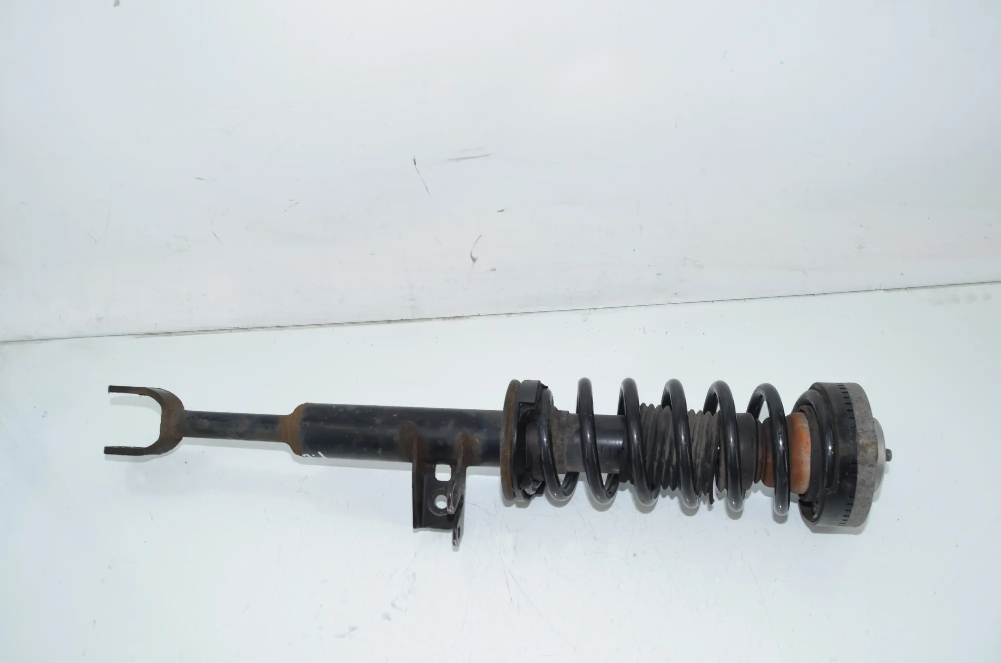 Front Right Shock Absorber – OEM 6797768 · BMW 5 Touring (F11) 530 d 2011 – 2