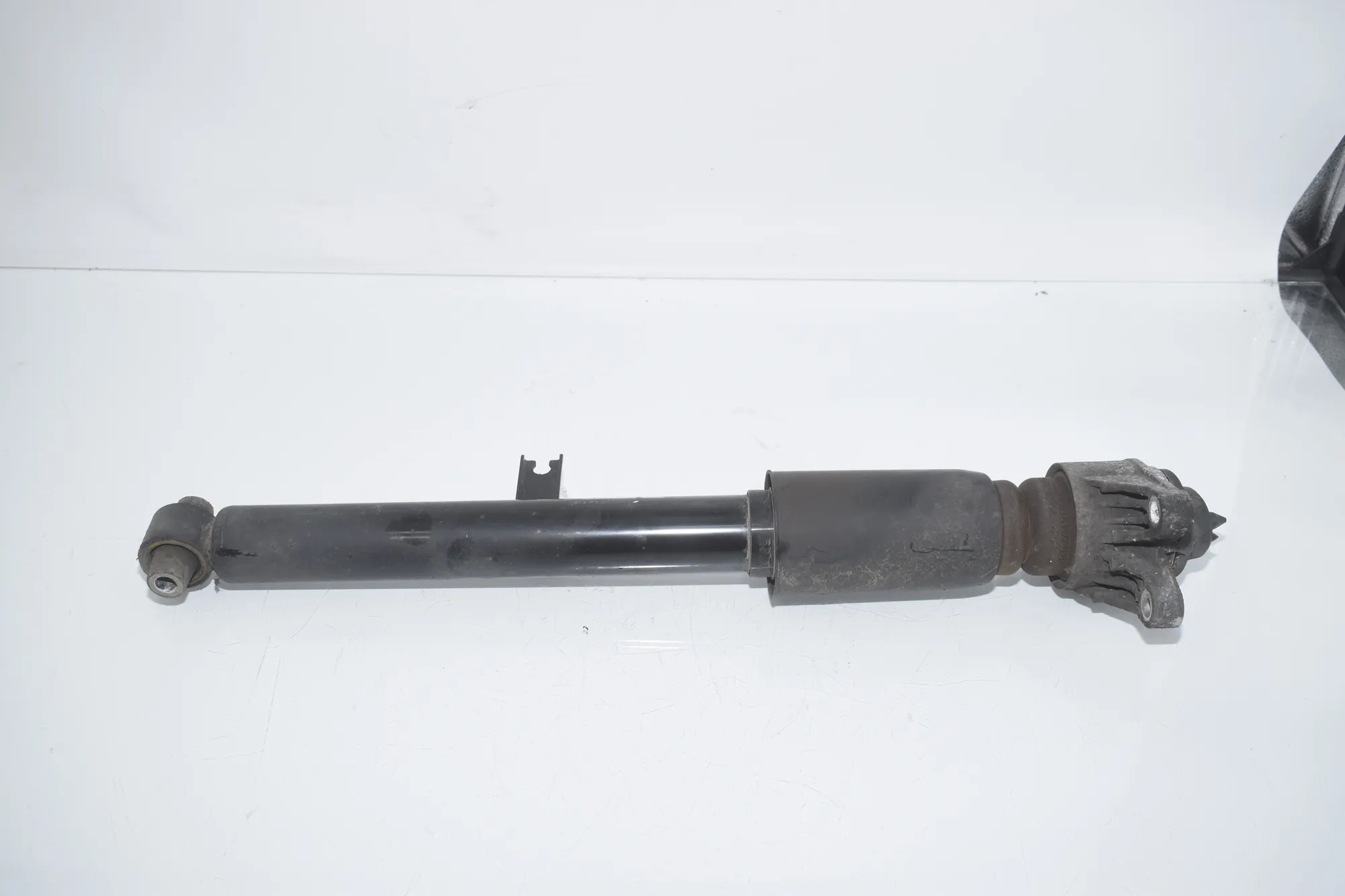Rear Left Shock Absorber – OEM 7568793 · BMW 3 Touring (G21) (2019 - -) 318 d 2021