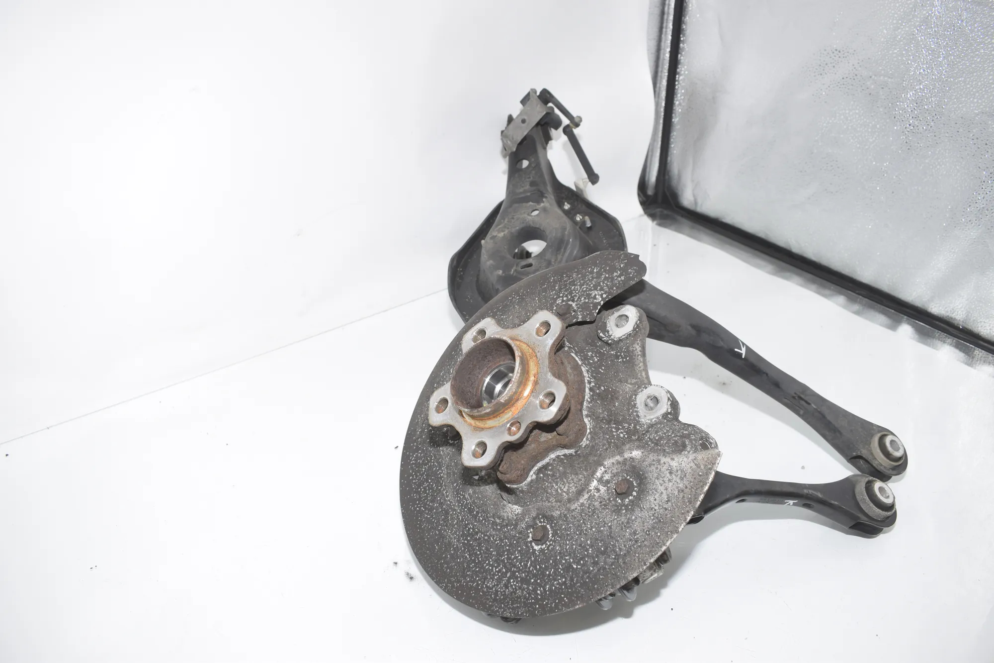 Rear Left Wheel Hub Spindle – OEM 6898479 · BMW 3 Touring (G21) (2019 - -) 318 d 2021 – 3
