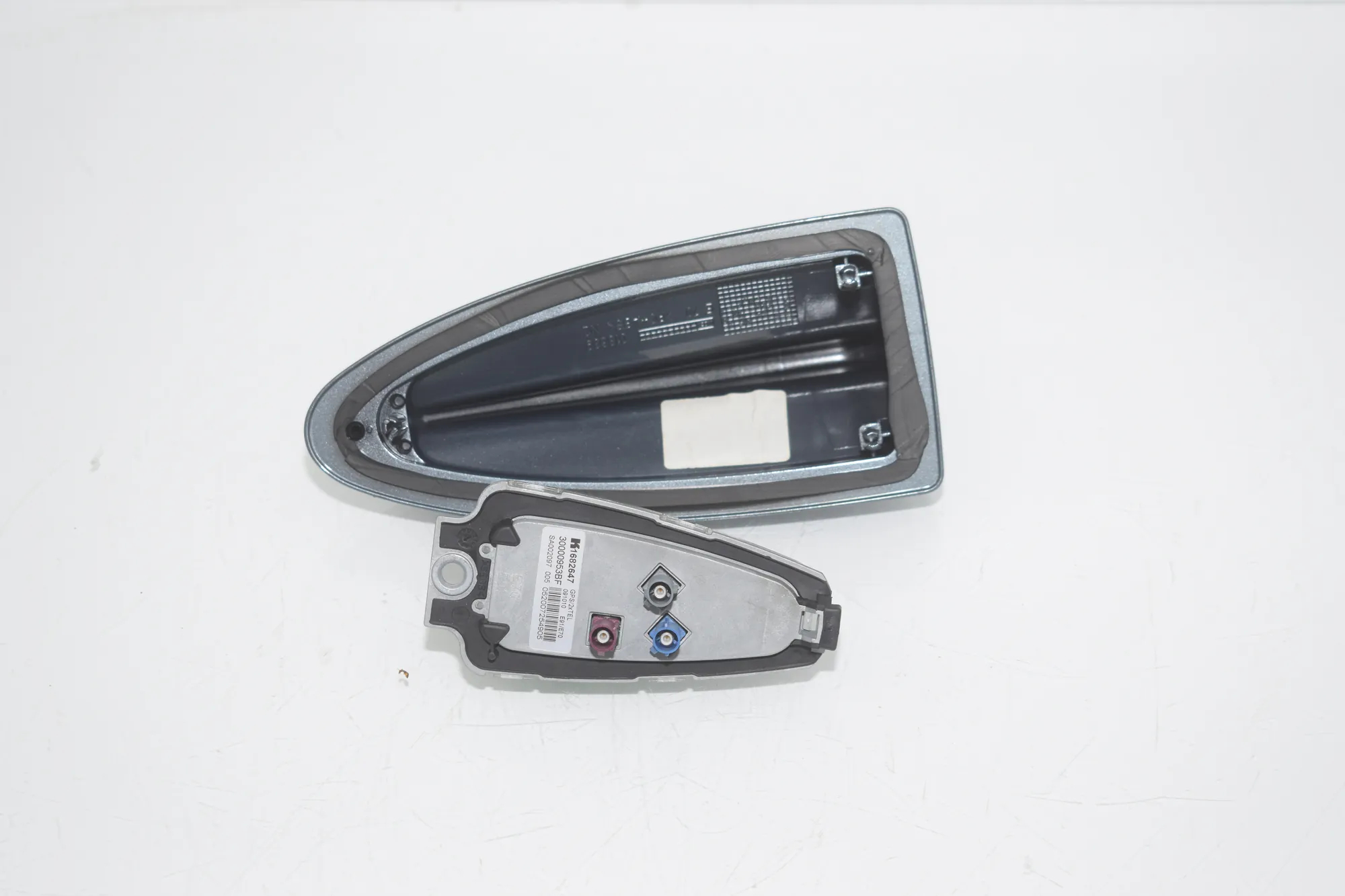 Antenna Trim – OEM 6950704 · BMW 5 Gran Turismo (F07) 530 d xDrive 2010 – 4