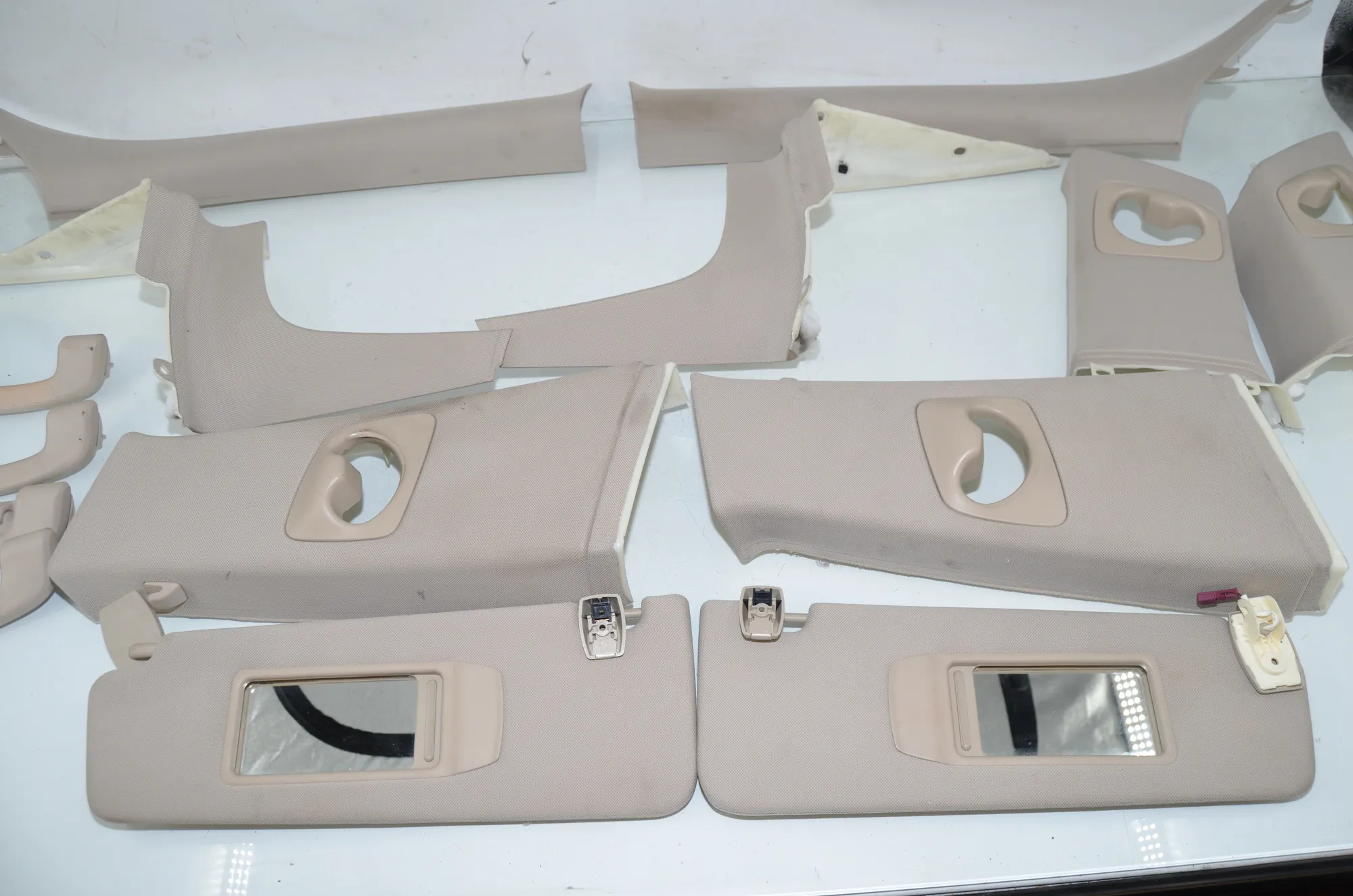 Interior Side Pillars Trim Kit – OEM 9137197 · BMW 5 Gran Turismo (F07) 530 d xDrive 2010 – 4