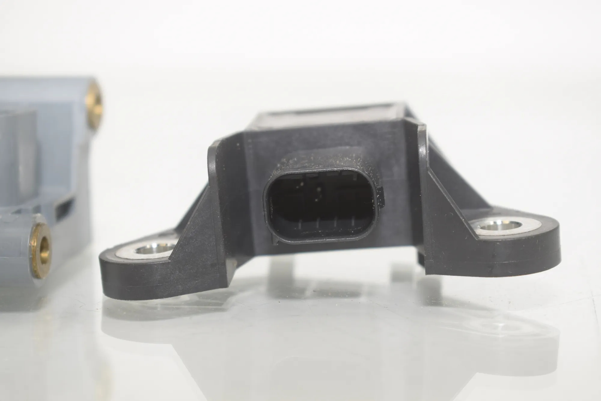 Front Left Impact Sensor – OEM 9159310 · BMW 5 Gran Turismo (F07) 530 d xDrive 2010 – 4