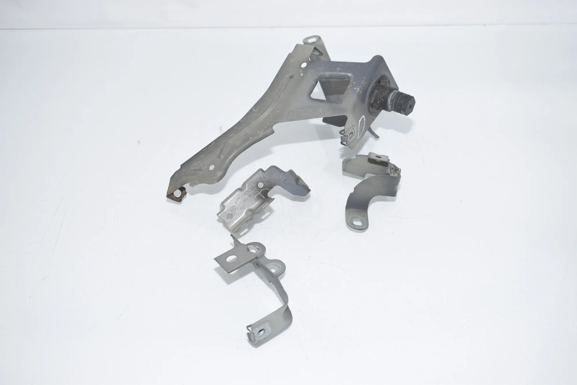 Front Right Fender Holder – OEM 7193422 · BMW 5 Gran Turismo (F07) 530 d xDrive 2010 – 4