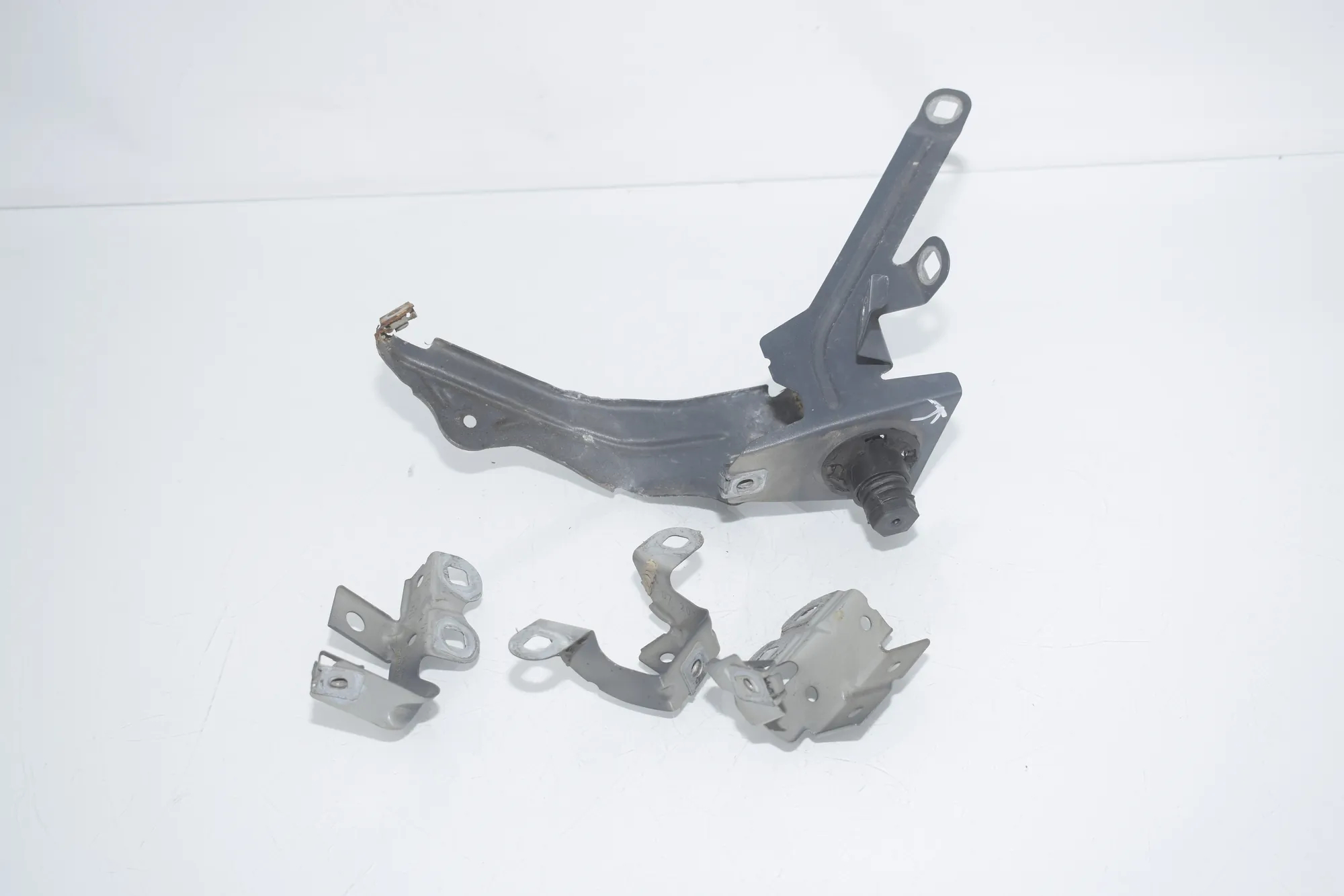 Front Left Fender Holder – OEM 7193421 · BMW 5 Gran Turismo (F07) 530 d xDrive 2010 – 2