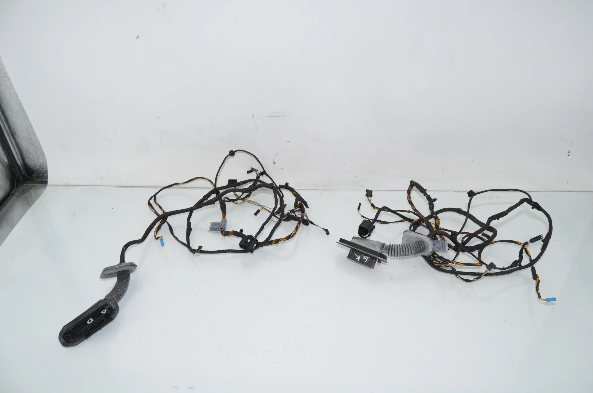 Rear Left Door Wiring – OEM 9235754 · BMW 5 Gran Turismo (F07) 530 d xDrive 2010 – 4