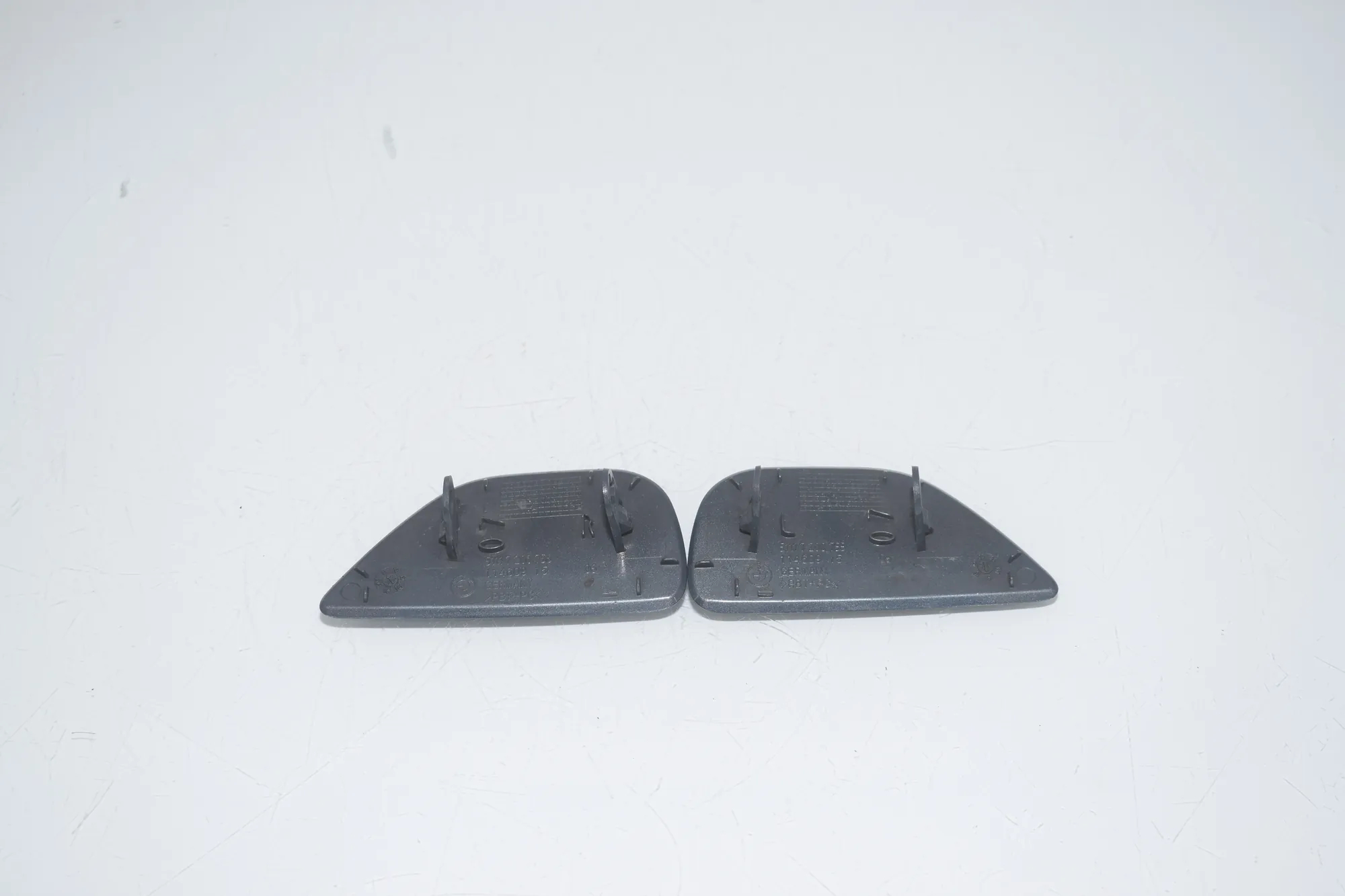 Right Side Headlight Washer Cover Cap – OEM 7200756 · BMW 5 Gran Turismo (F07) 530 d xDrive 2010 – 4