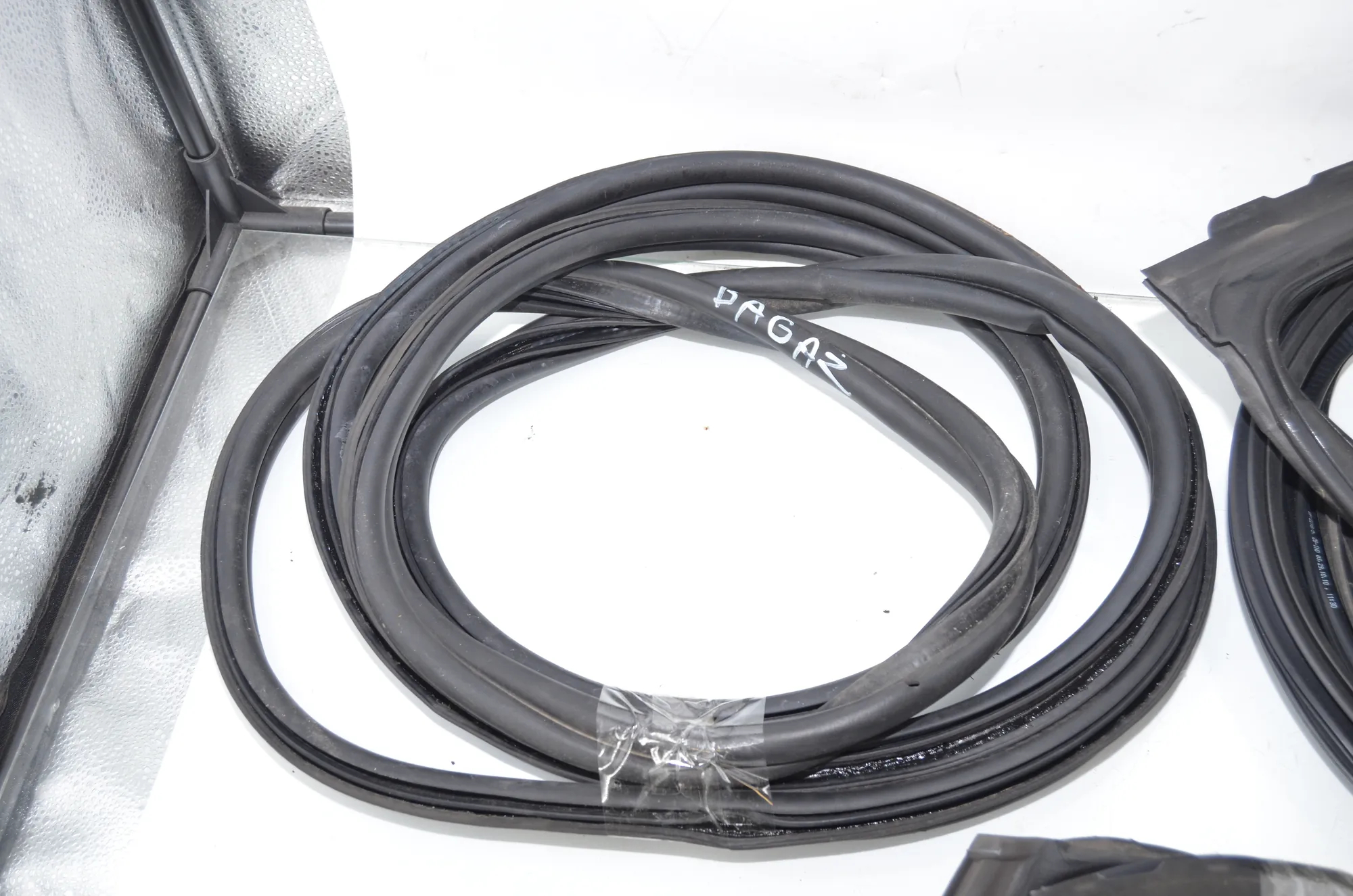 Front Right Door Seal Rubber – OEM 7226396 · BMW 5 Gran Turismo (F07) 530 d xDrive 2010 – 2
