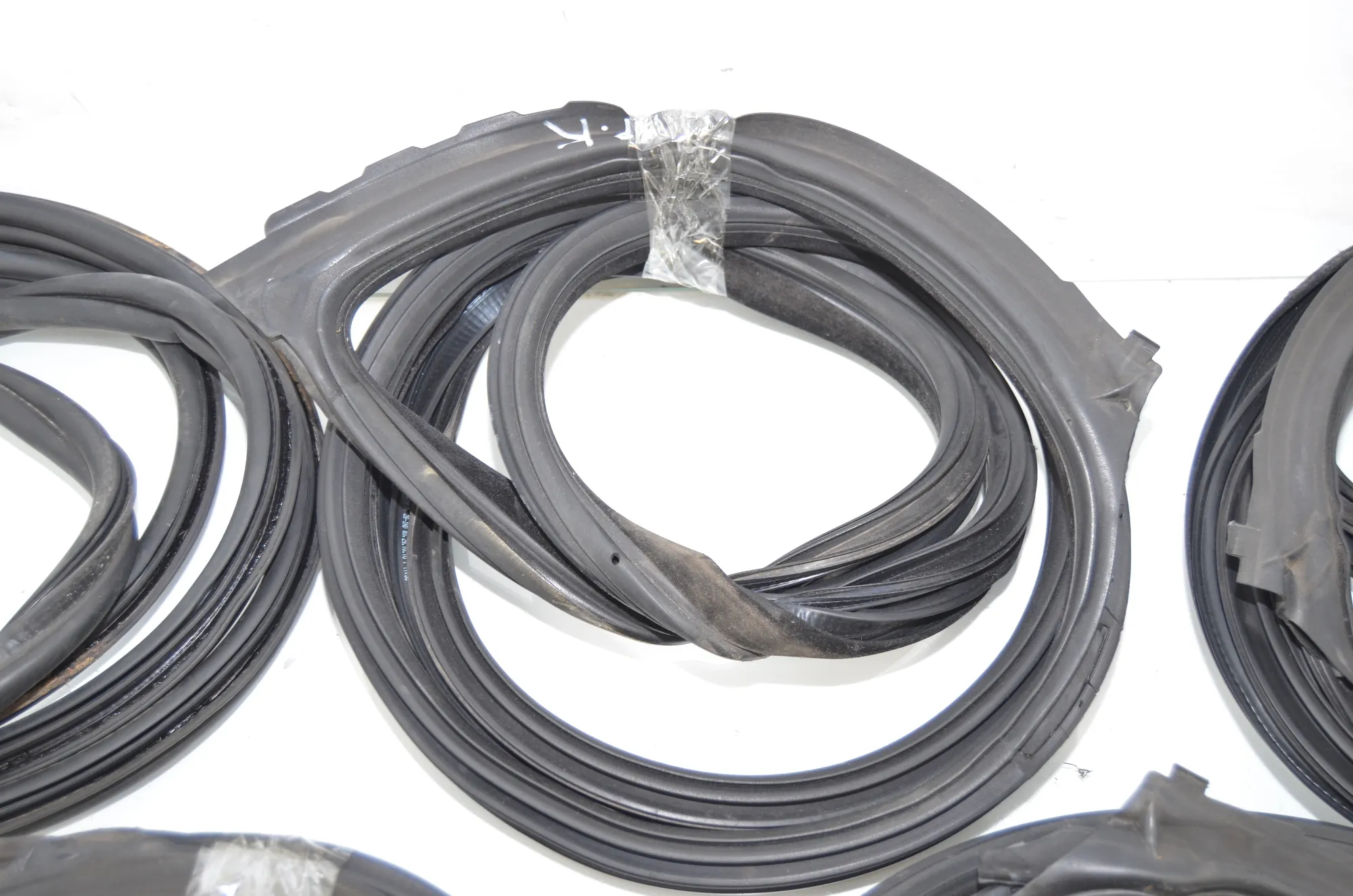 Front Right Door Seal Rubber – OEM 7226396 · BMW 5 Gran Turismo (F07) 530 d xDrive 2010 – 3