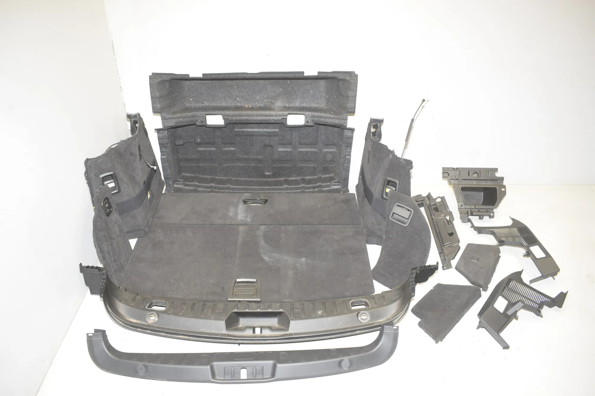 Trunk Trim Kit – OEM 7342887 · BMW 5 Gran Turismo (F07) 535 d xDrive 2014 – 2