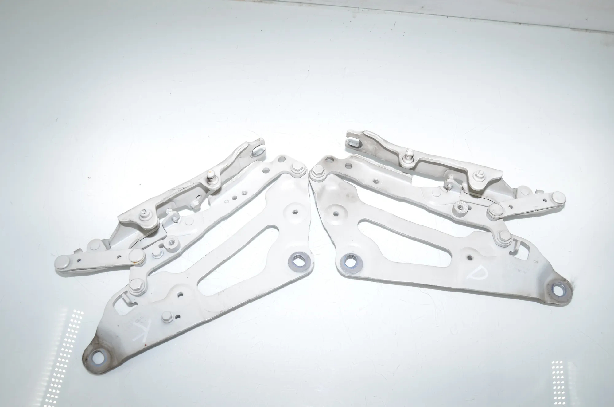 Bonnet Hood Hinge Set – OEM 7046323 · BMW 5 Gran Turismo (F07) 535 d xDrive 2014 – 2