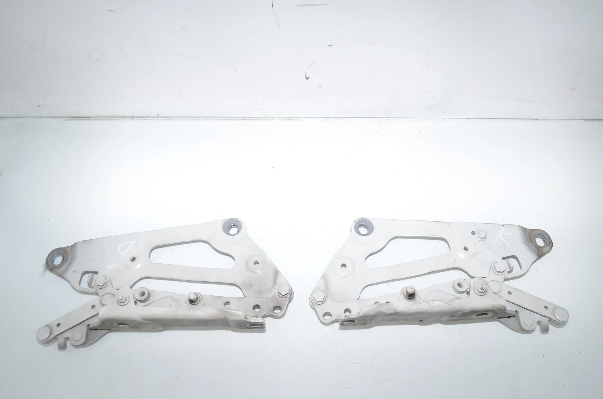 Bonnet Hood Hinge Set – OEM 7046323 · BMW 5 Gran Turismo (F07) 535 d xDrive 2014