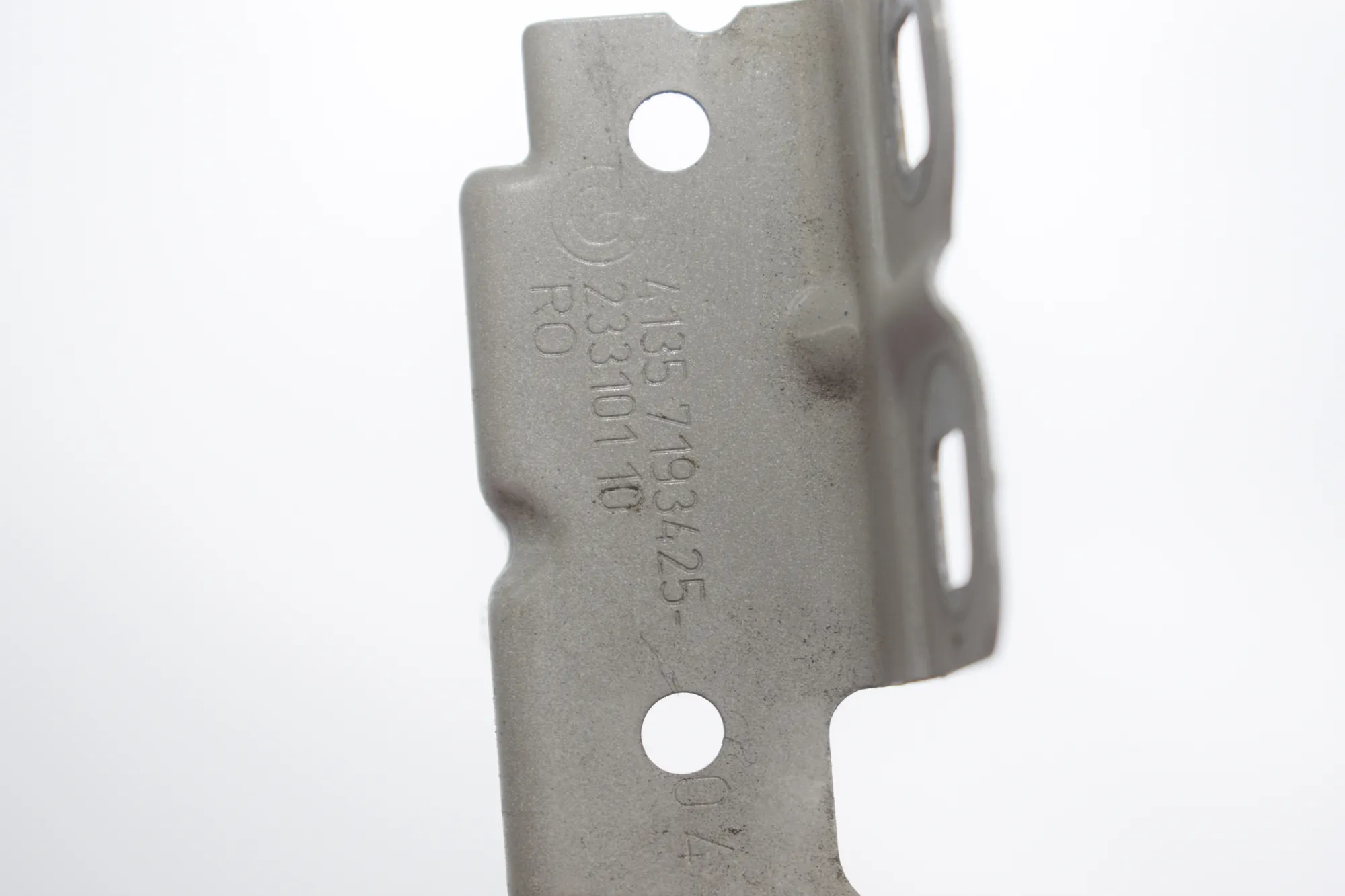 Front Left Fender Holder – OEM 7193421 · BMW 5 Gran Turismo (F07) 535 d xDrive 2014 – 6