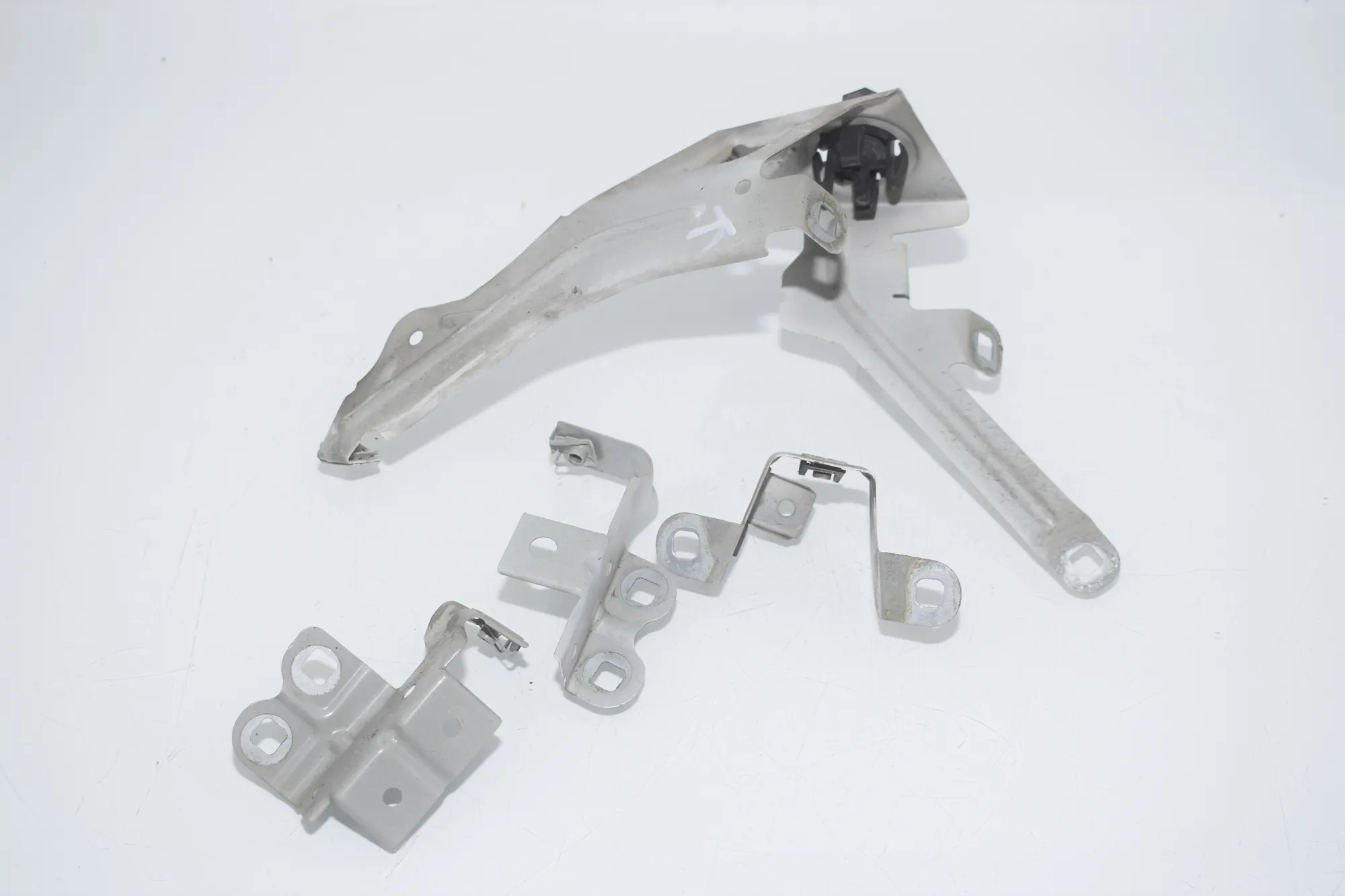 Front Left Fender Holder – OEM 7193421 · BMW 5 Gran Turismo (F07) 535 d xDrive 2014
