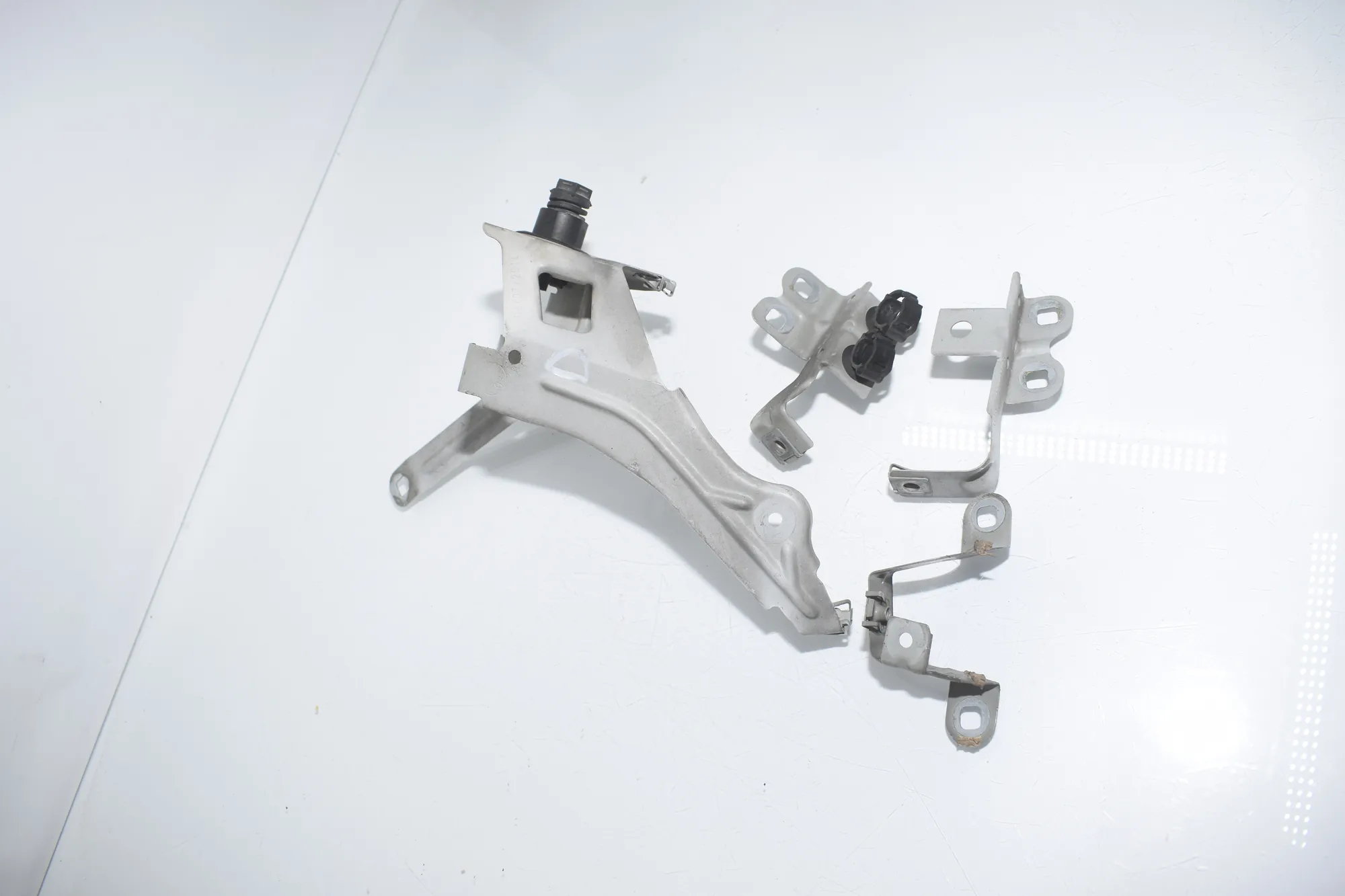 Front Right Fender Holder – OEM 7193422 · BMW 5 Gran Turismo (F07) 535 d xDrive 2014 – 2