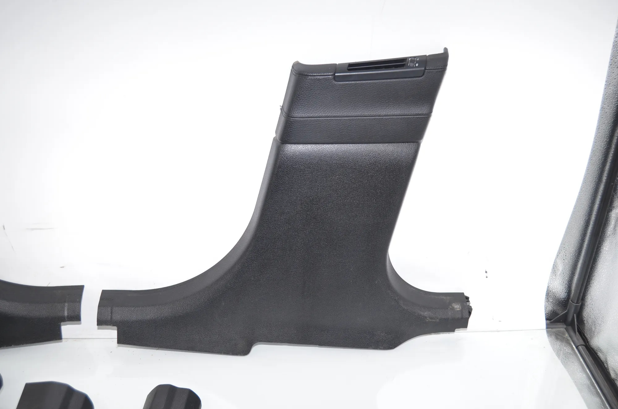 Front Left Interior Step Trim – OEM 9138941 · BMW 5 Gran Turismo (F07) 535 d xDrive 2014 – 3