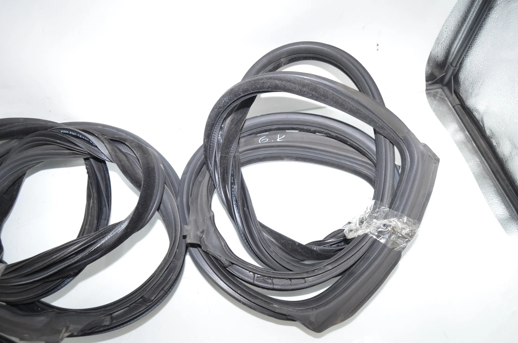 Front Right Door Seal Rubber – OEM 7226396 · BMW 5 Gran Turismo (F07) 535 d xDrive 2014 – 4