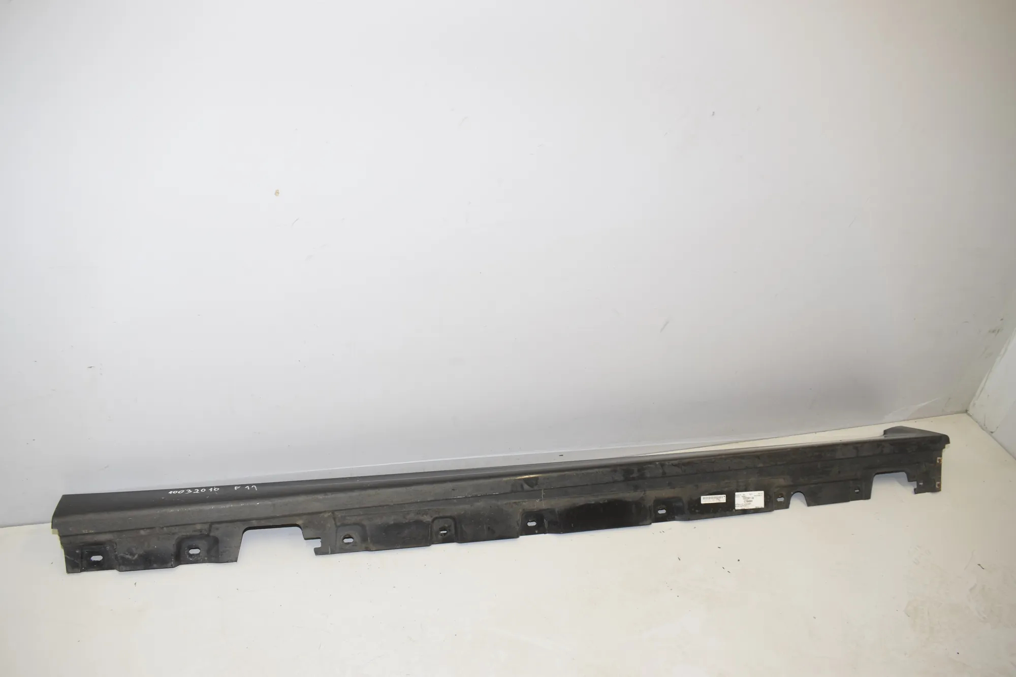 Left Side Sideskirt – OEM 7237081 · BMW 5 Touring (F11) 530 d 2011