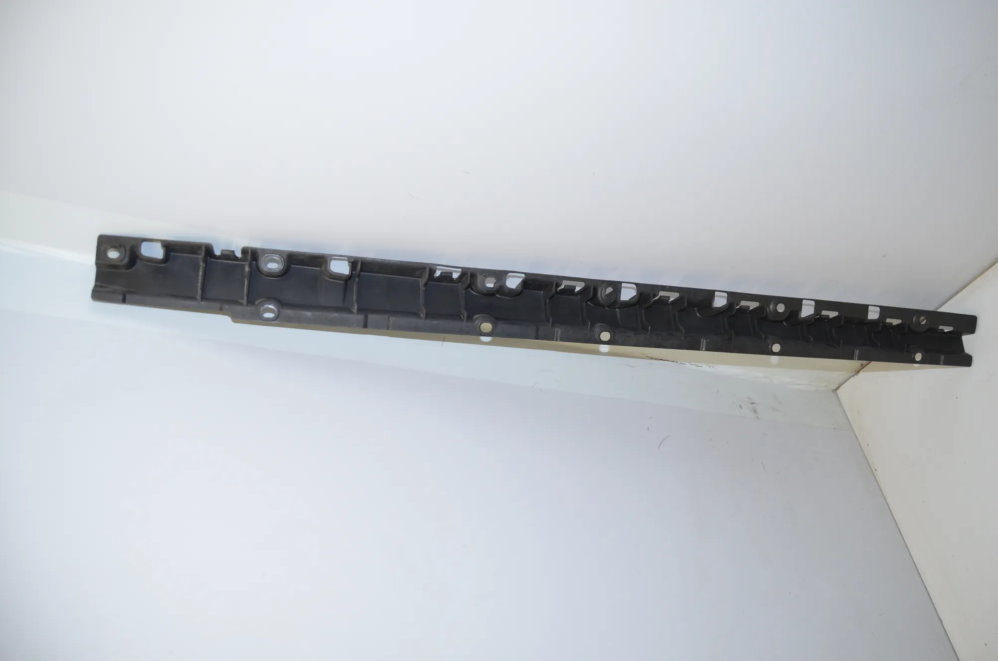 Sideskirt Bracket – OEM 7207195 · BMW X5 (E70) xDrive 40 d 2011 – 3