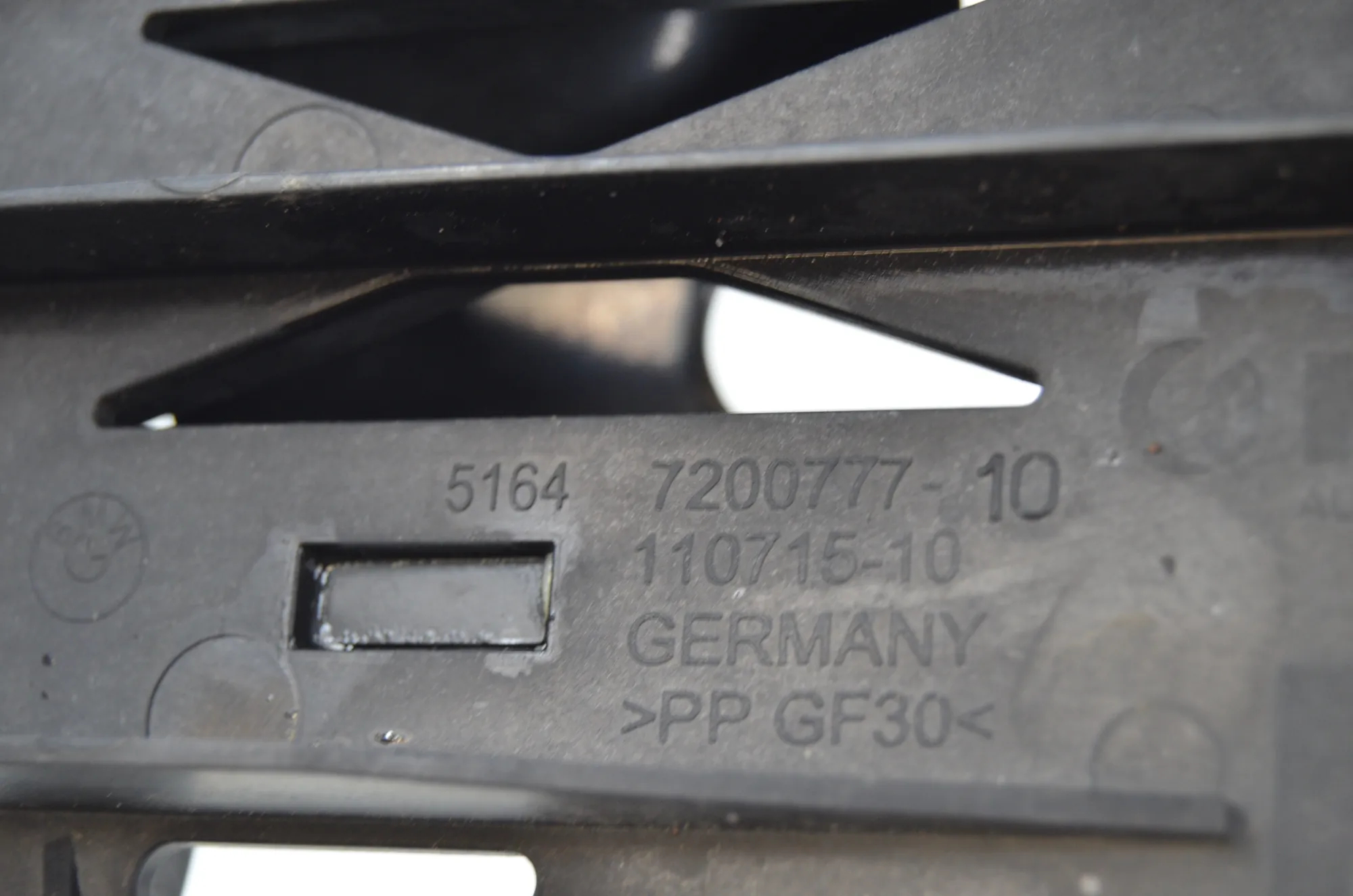 Bracket – OEM 7200777 · BMW 5 Gran Turismo (F07) 530 d xDrive 2010 – 6