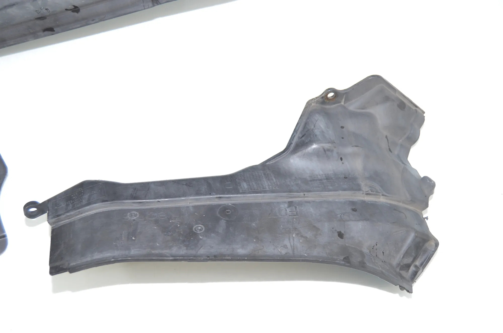 Other Engine Compartment Parts – OEM 7188421 · BMW 5 Gran Turismo (F07) 530 d xDrive 2010 – 3