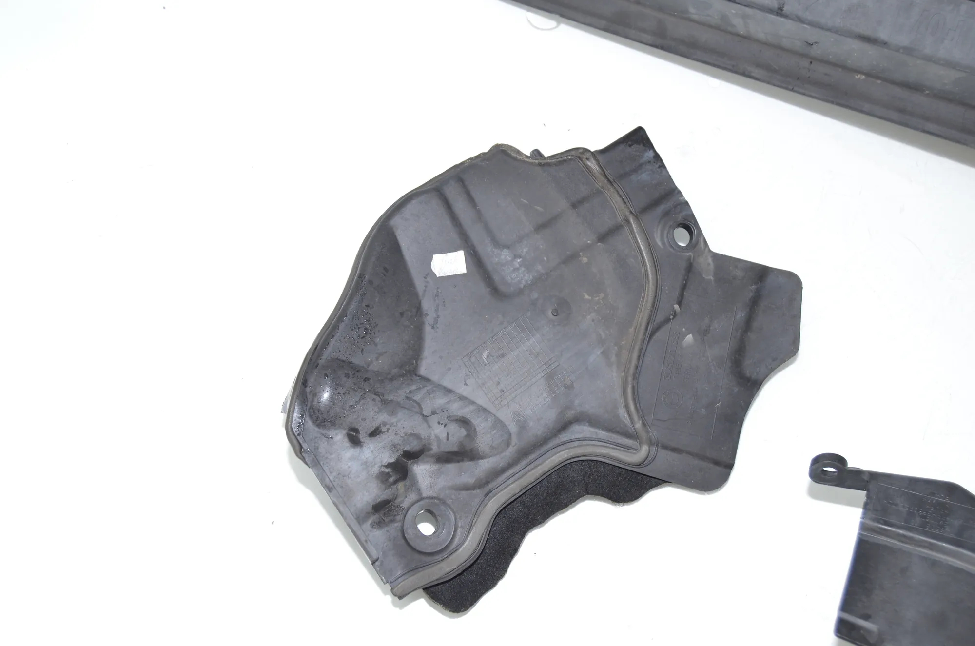 Other Engine Compartment Parts – OEM 7188421 · BMW 5 Gran Turismo (F07) 530 d xDrive 2010 – 2
