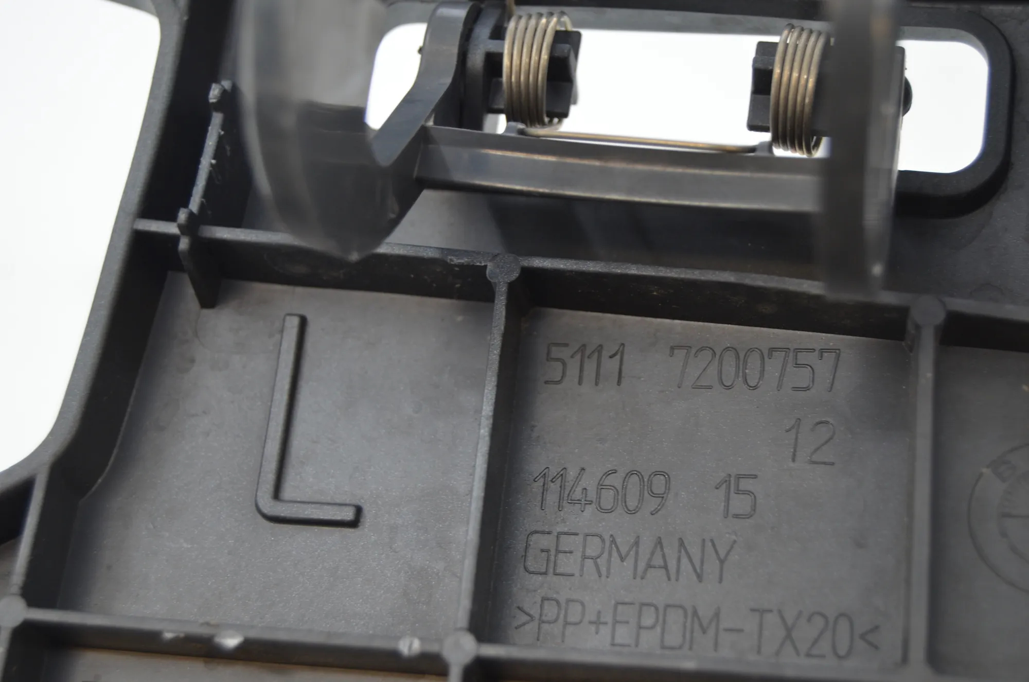 Front Left Bumper Bracket – OEM 7200757 · BMW 5 Gran Turismo (F07) 530 d xDrive 2010 – 4