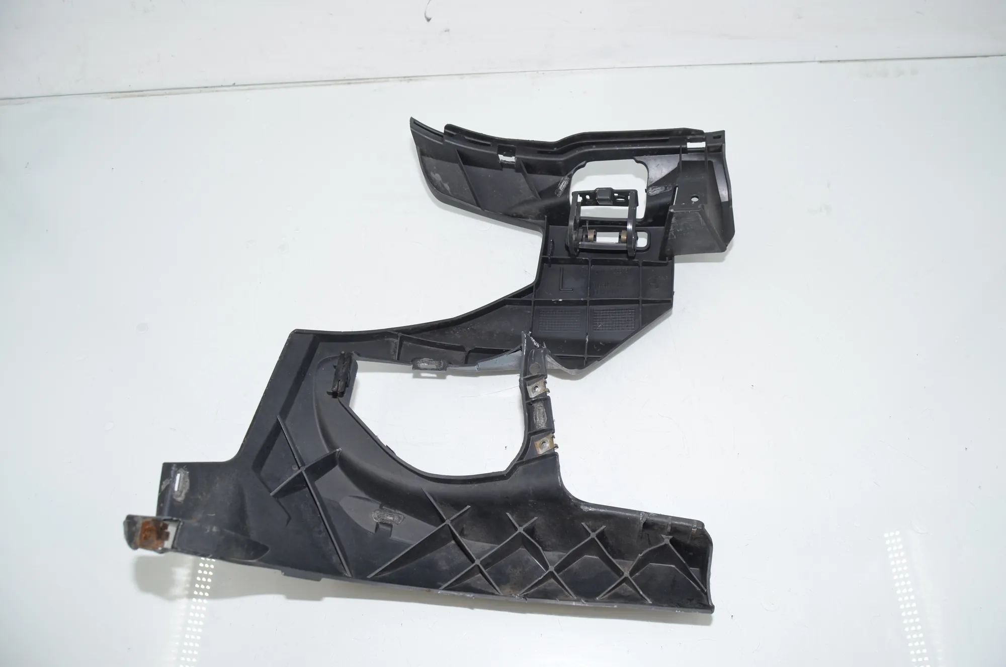 Front Left Bumper Bracket – OEM 7200757 · BMW 5 Gran Turismo (F07) 530 d xDrive 2010 – 3