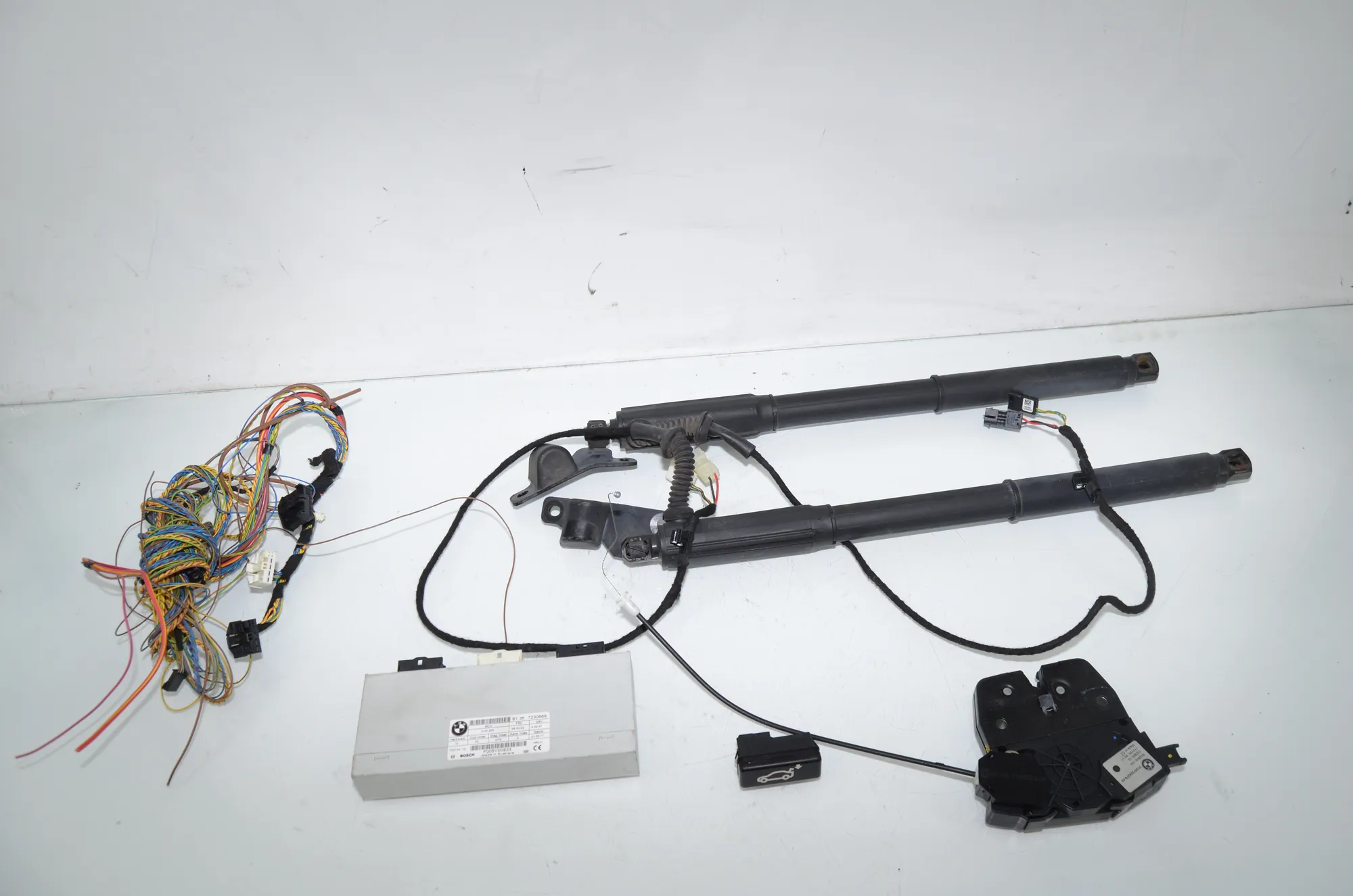 Electric Tailgate Opening Kit – OEM 7230669 · BMW X5 (E70) xDrive 40 d 2011